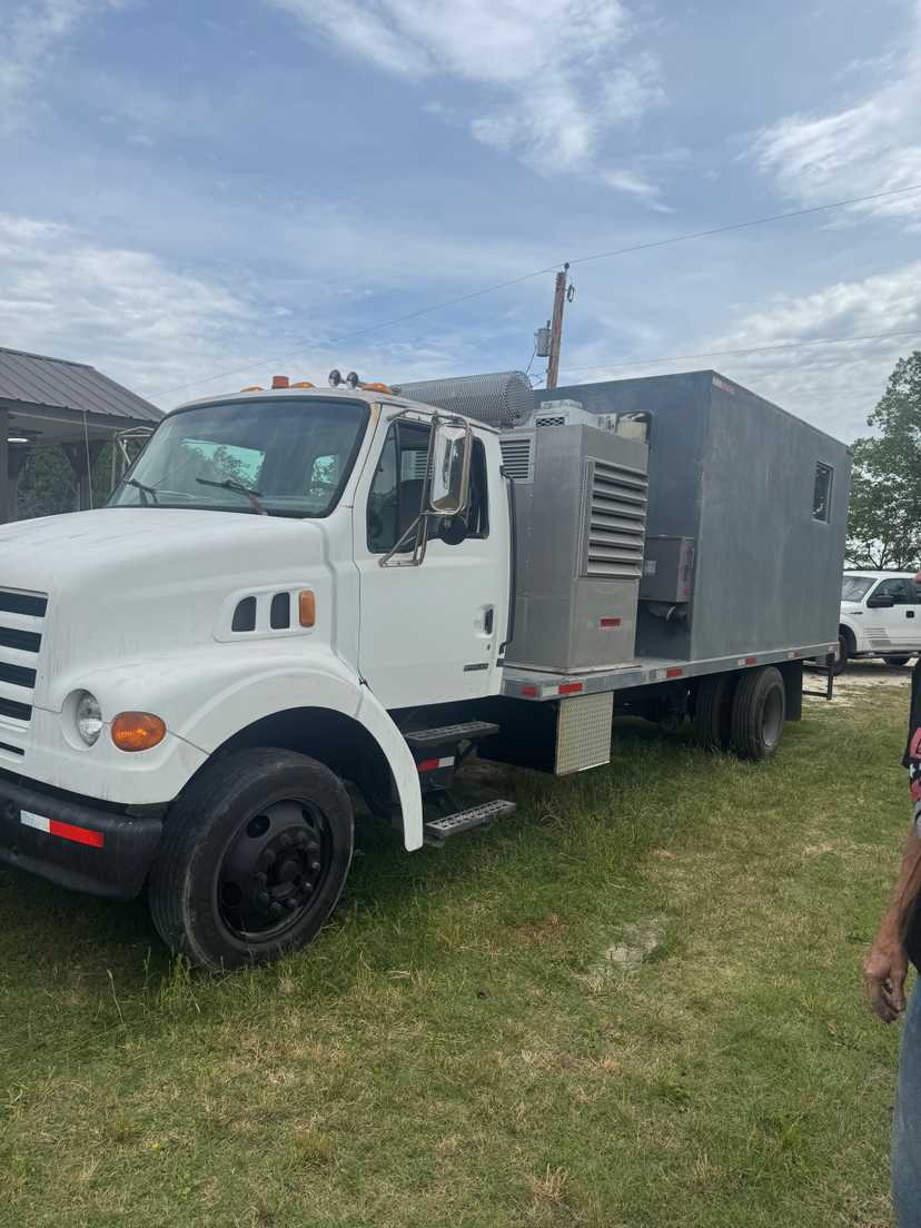 2001 Sterling M7500 Refrigerated Truck — photo 2