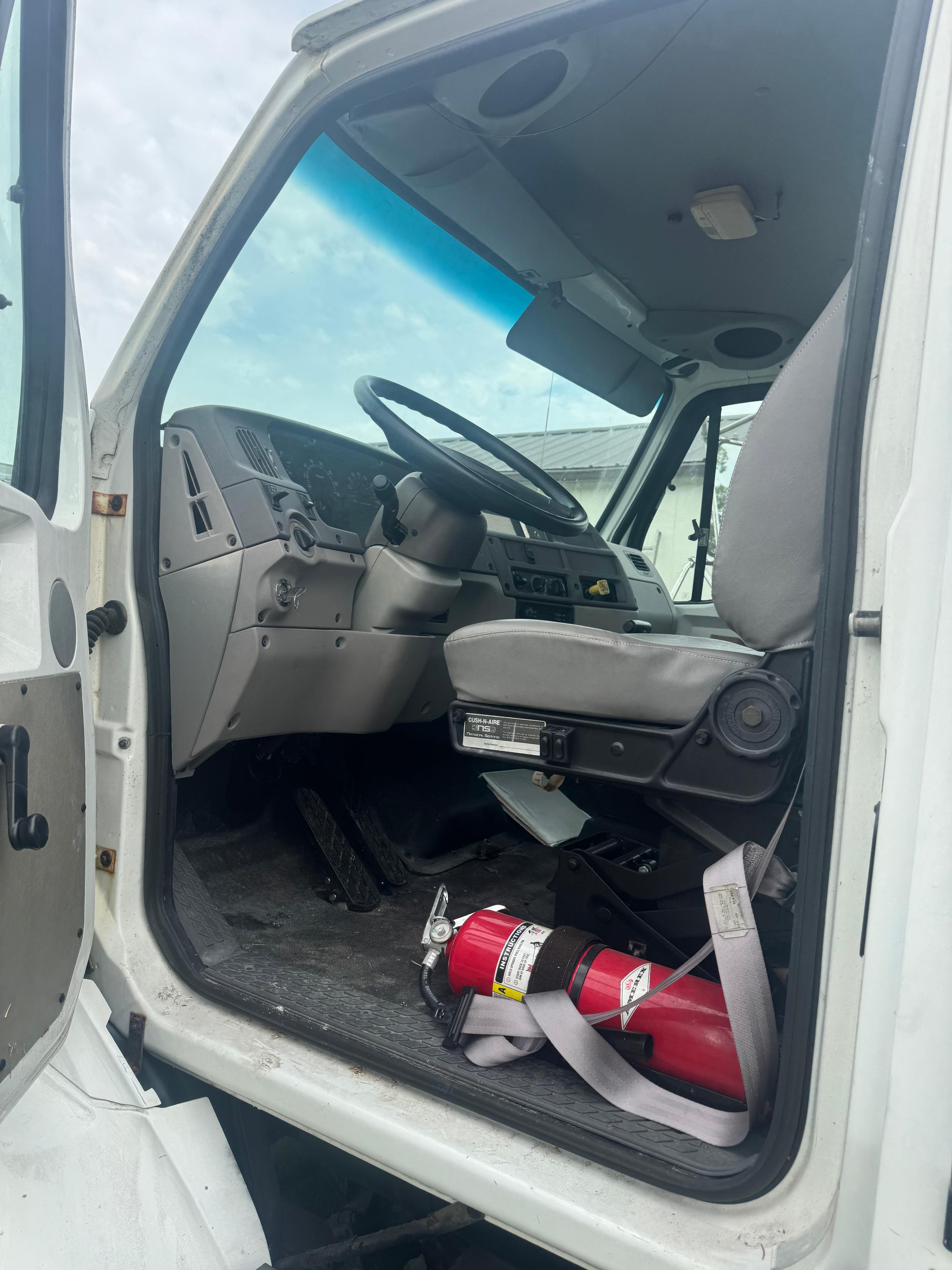 2001 Sterling M7500 Refrigerated Truck - image 7