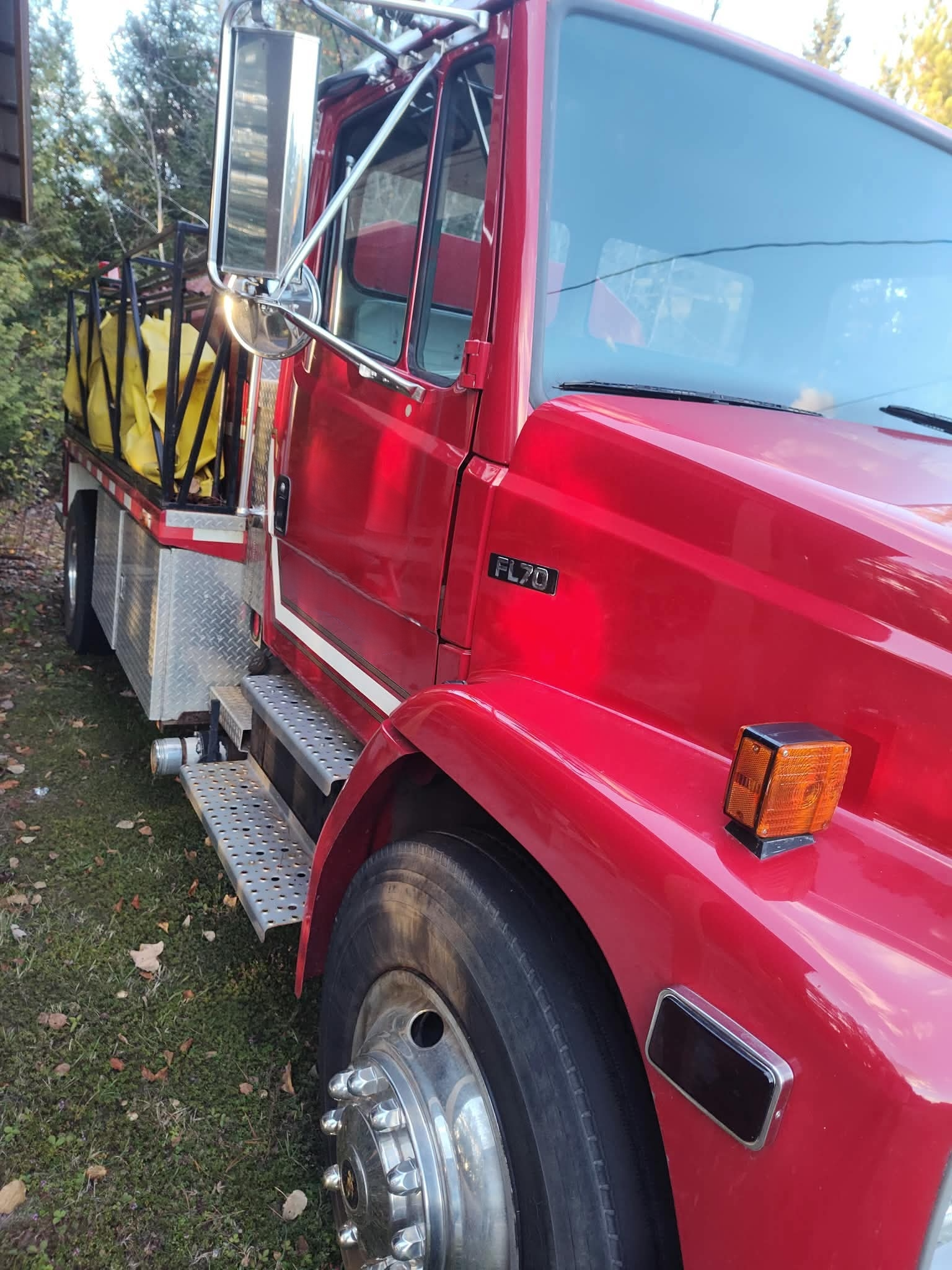 2002 Freightliner Tanker - image 3