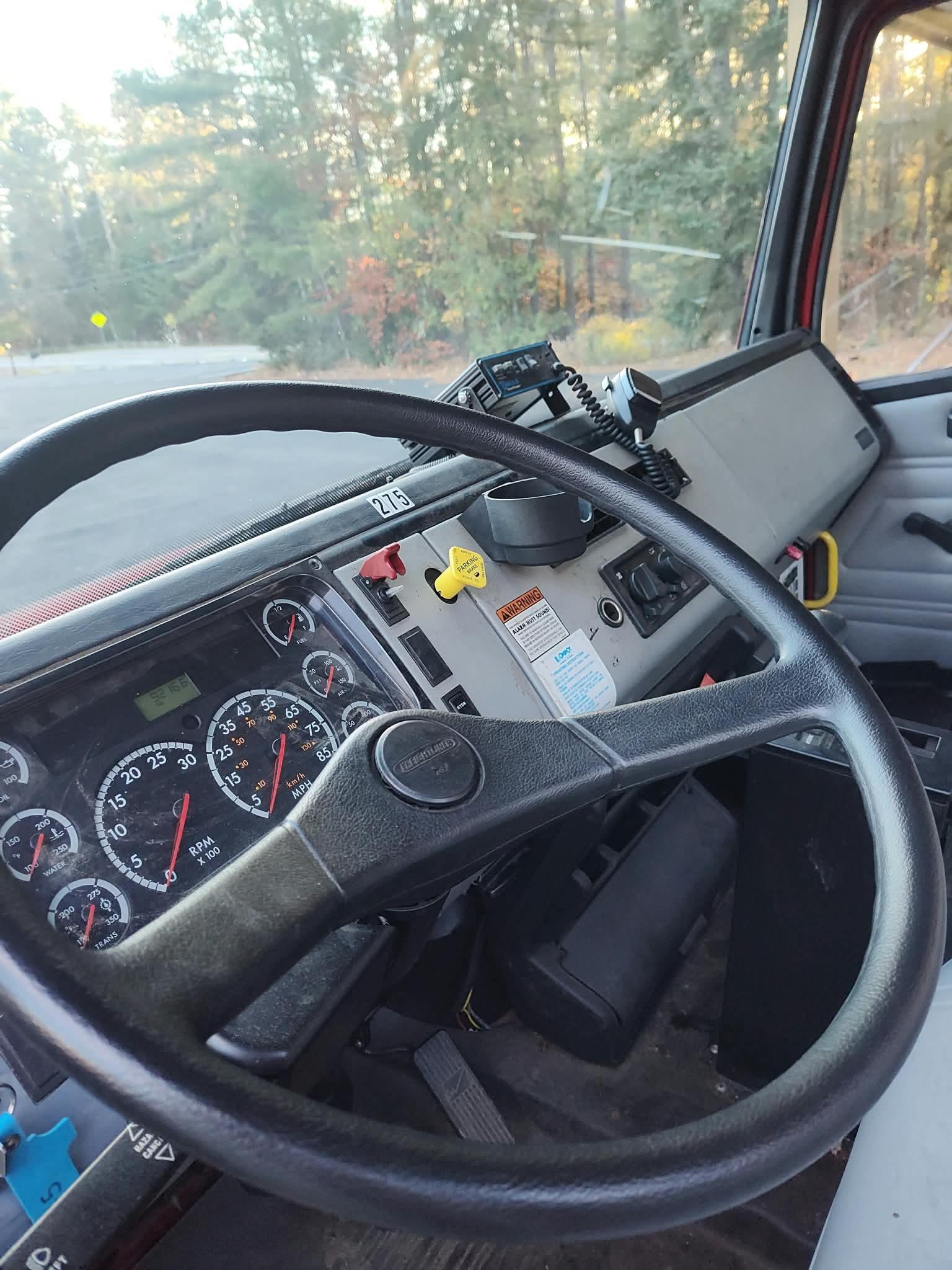 2002 Freightliner Tanker - image 12