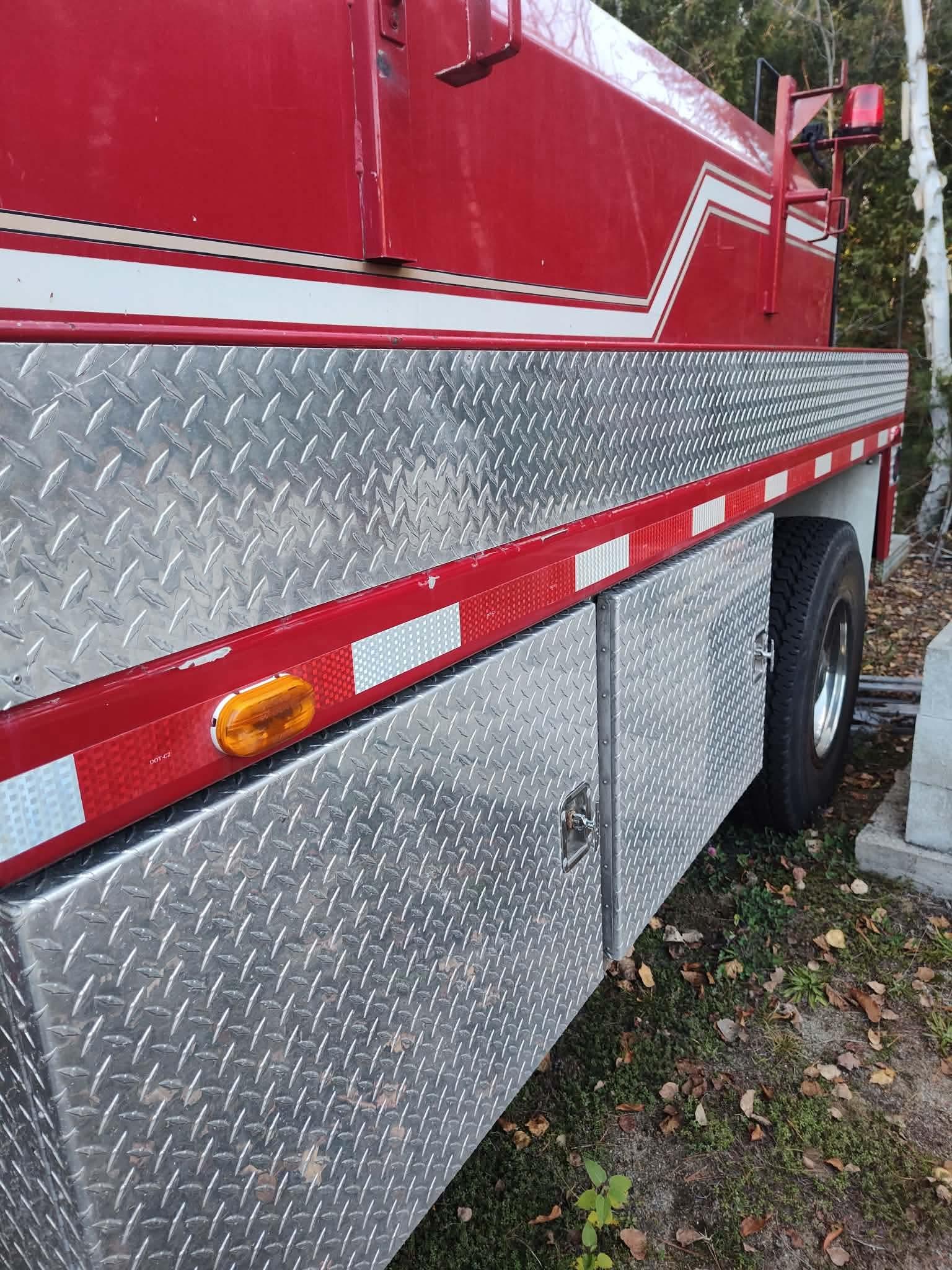 2002 Freightliner Tanker - image 6