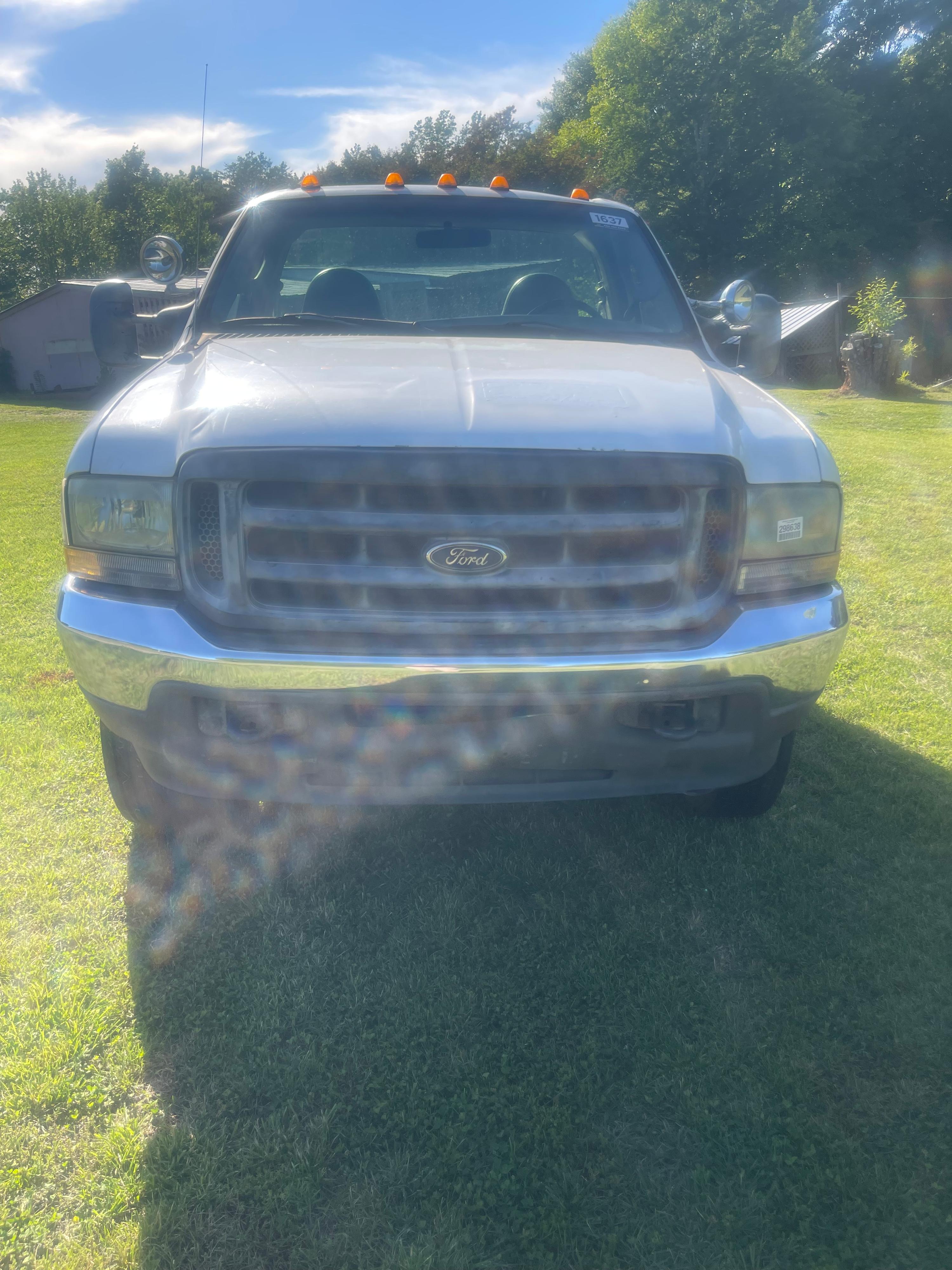 2004 Ford F550 - image 2