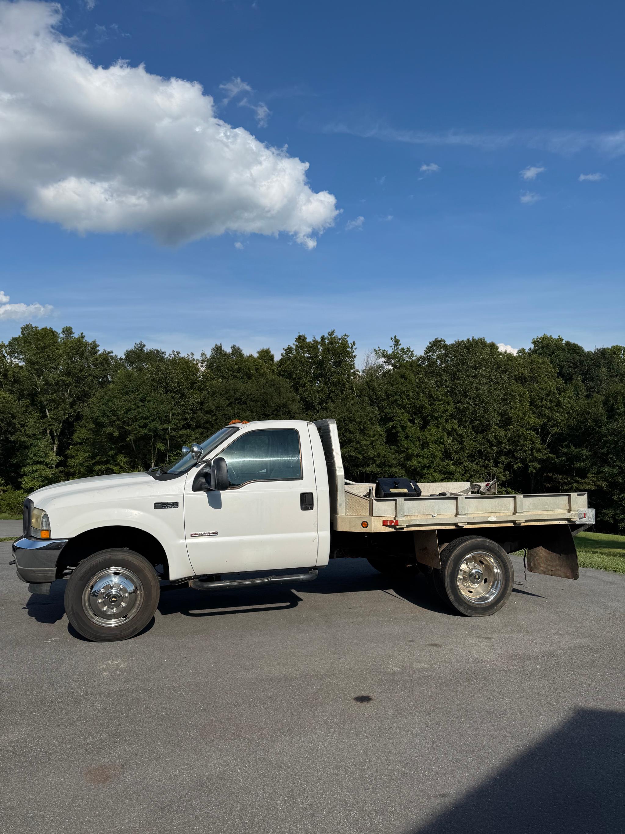 2004 Ford F550 - image 1