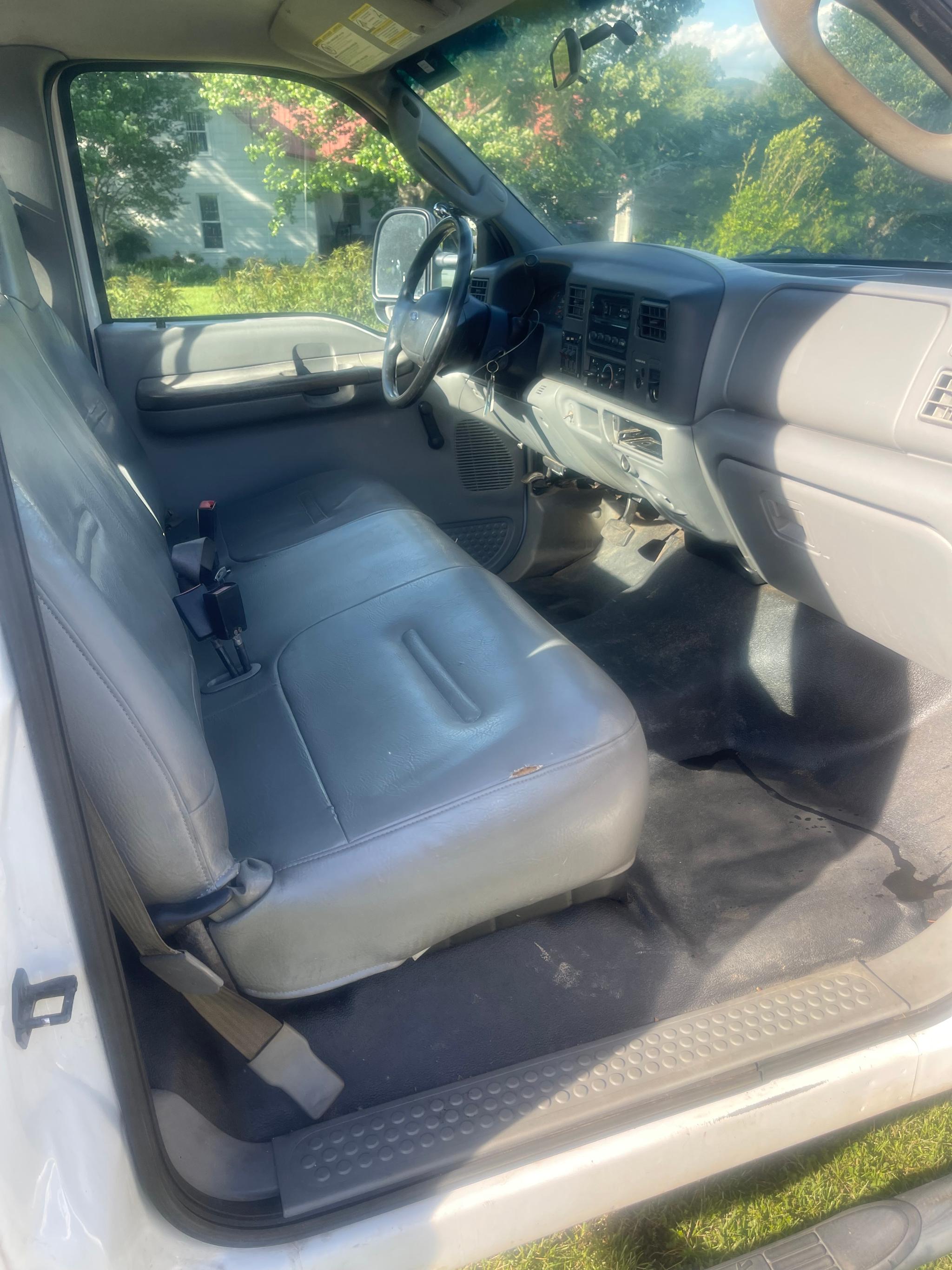 2004 Ford F550 - image 4
