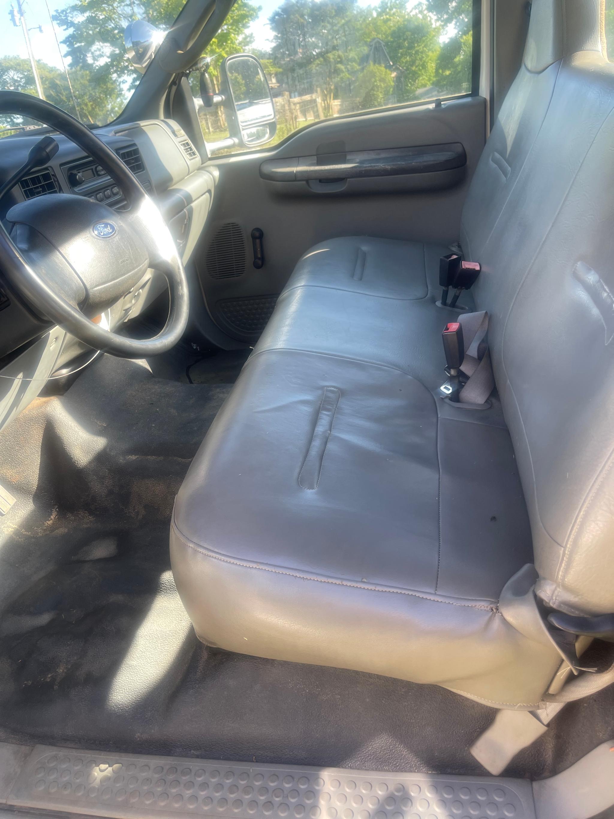 2004 Ford F550 - image 5