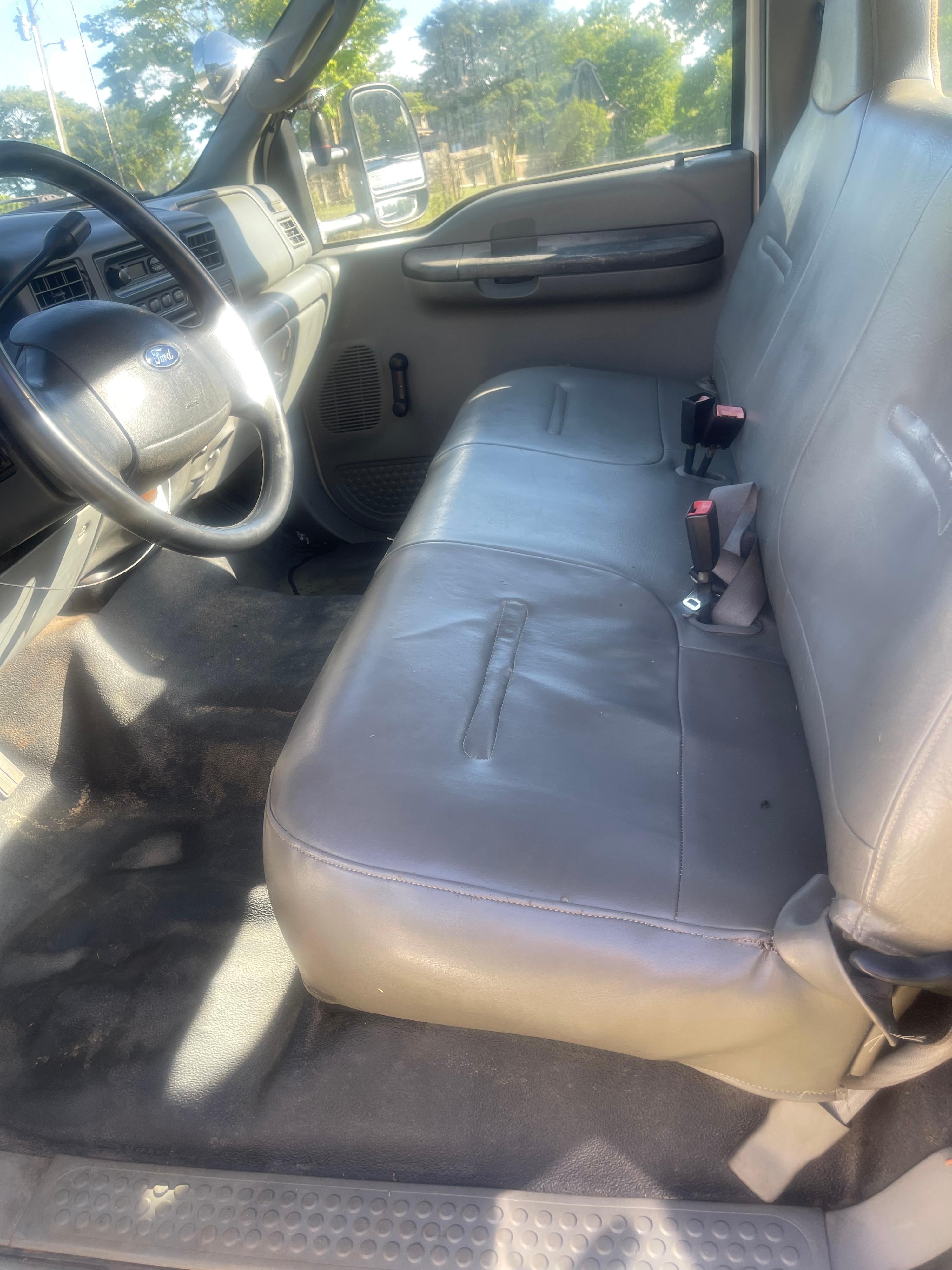 2004 Ford F550 - image 5