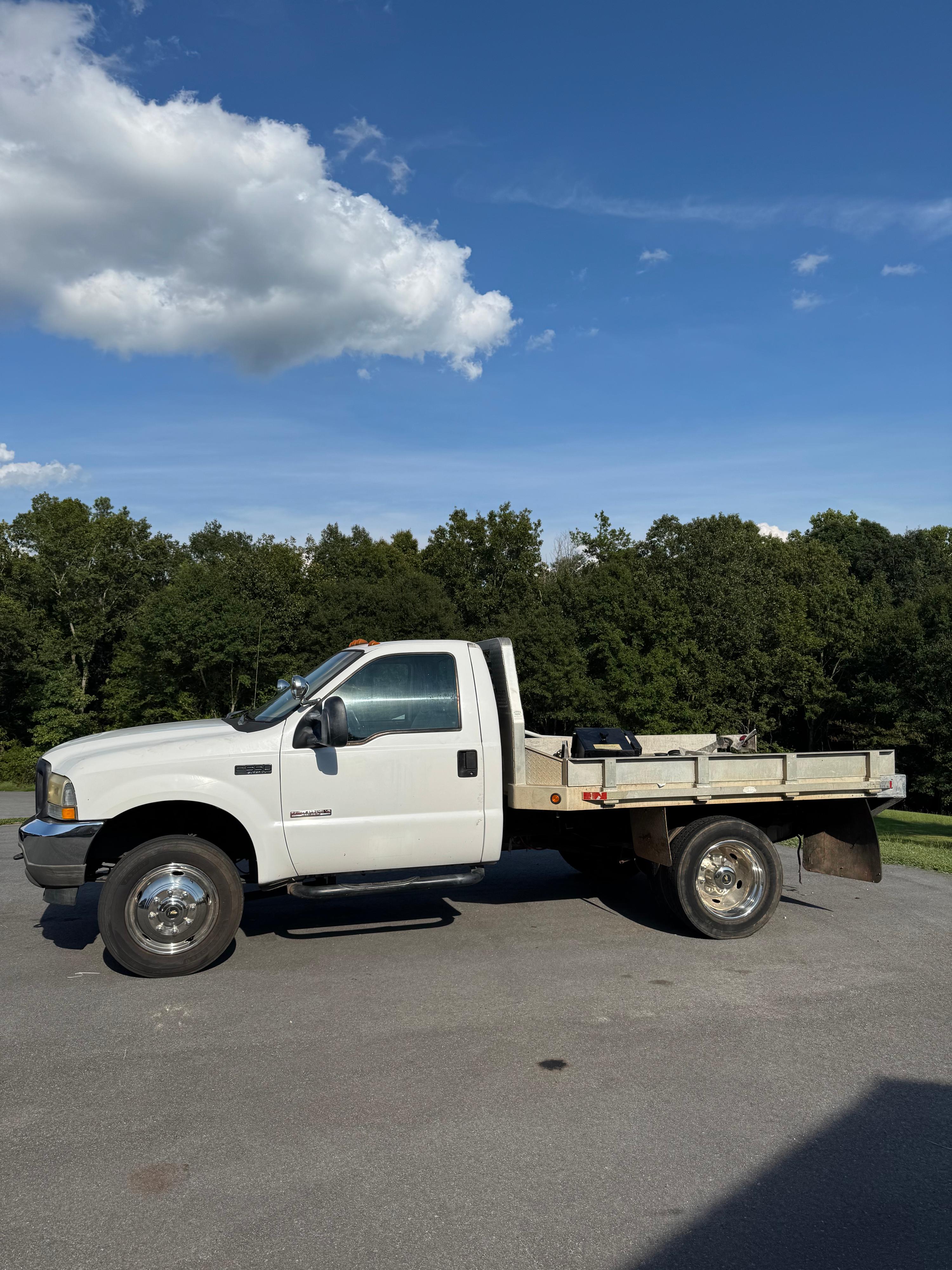 2004 Ford F550 - image 3