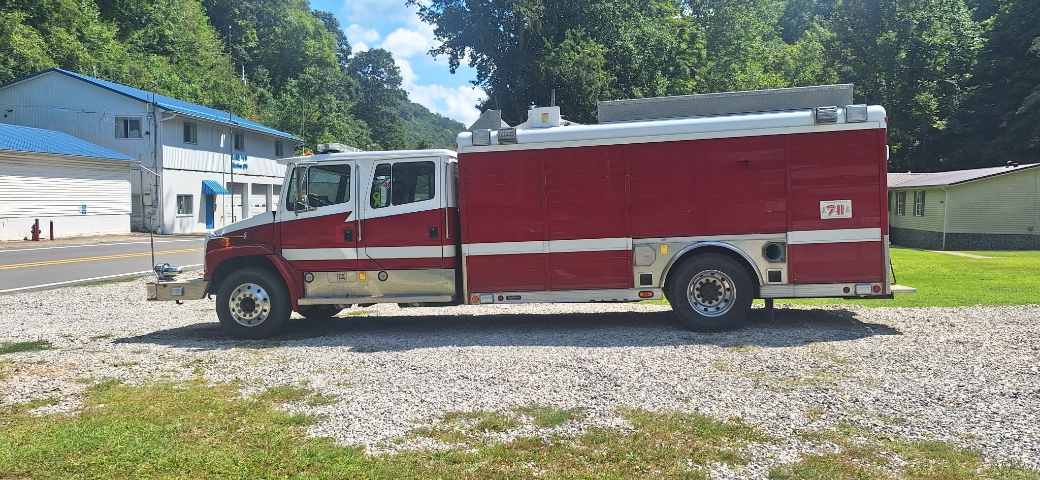 1996 4 Guys Freightliner 4x4 Heavy Rescue - image 2