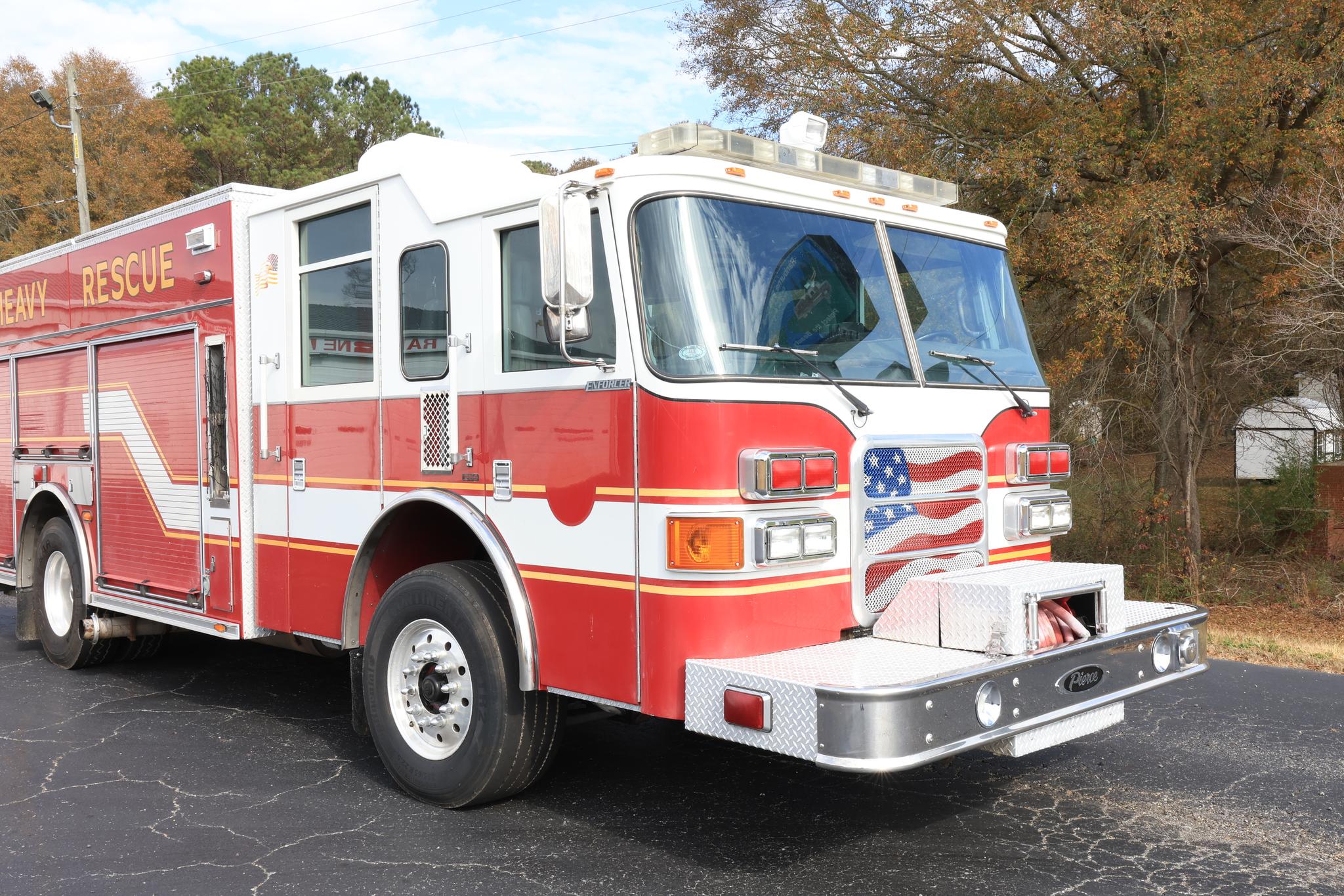 2006 Pierce Enforcer Rescue Pumper - image 2