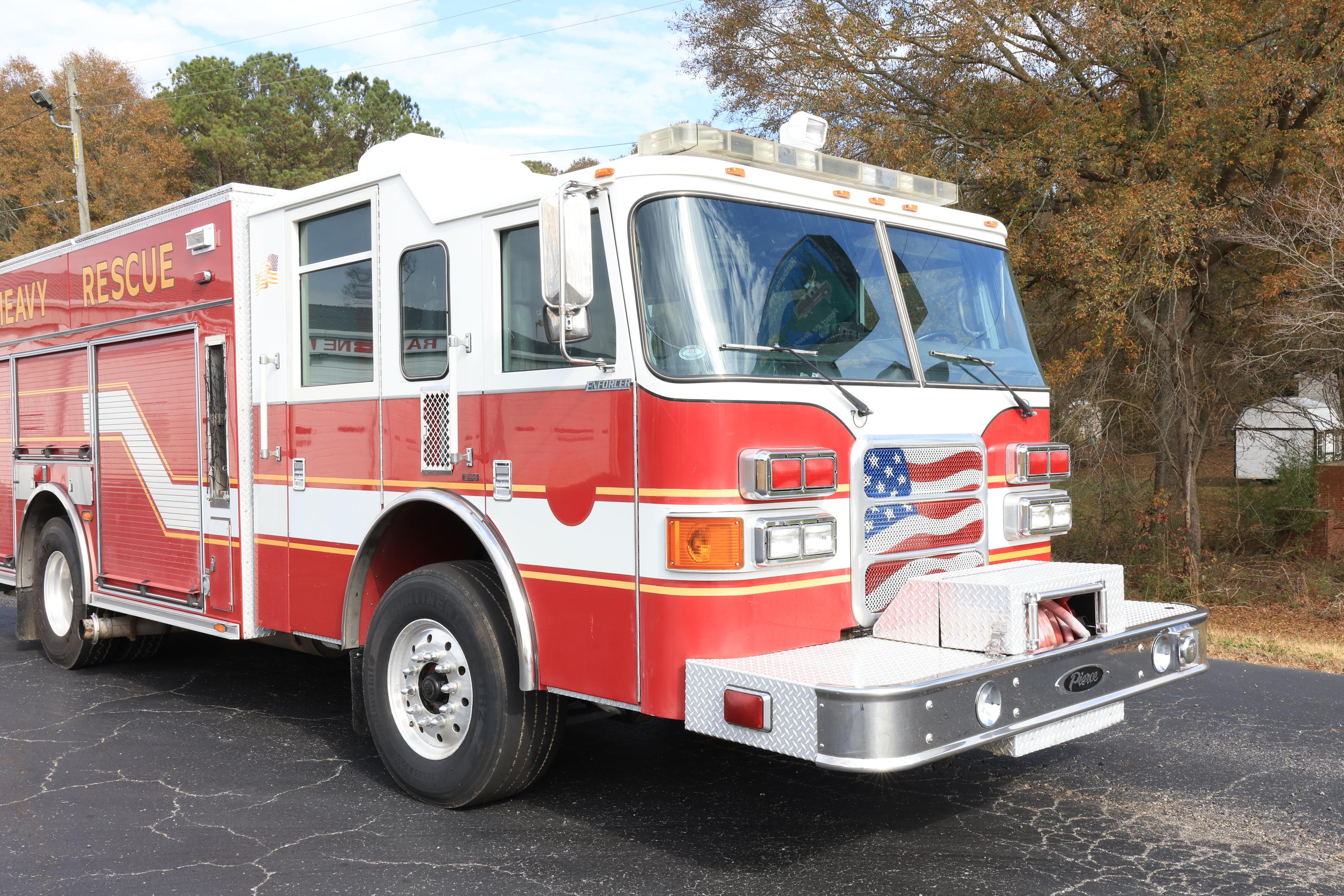 2006 Pierce Enforcer Rescue Pumper - image 2