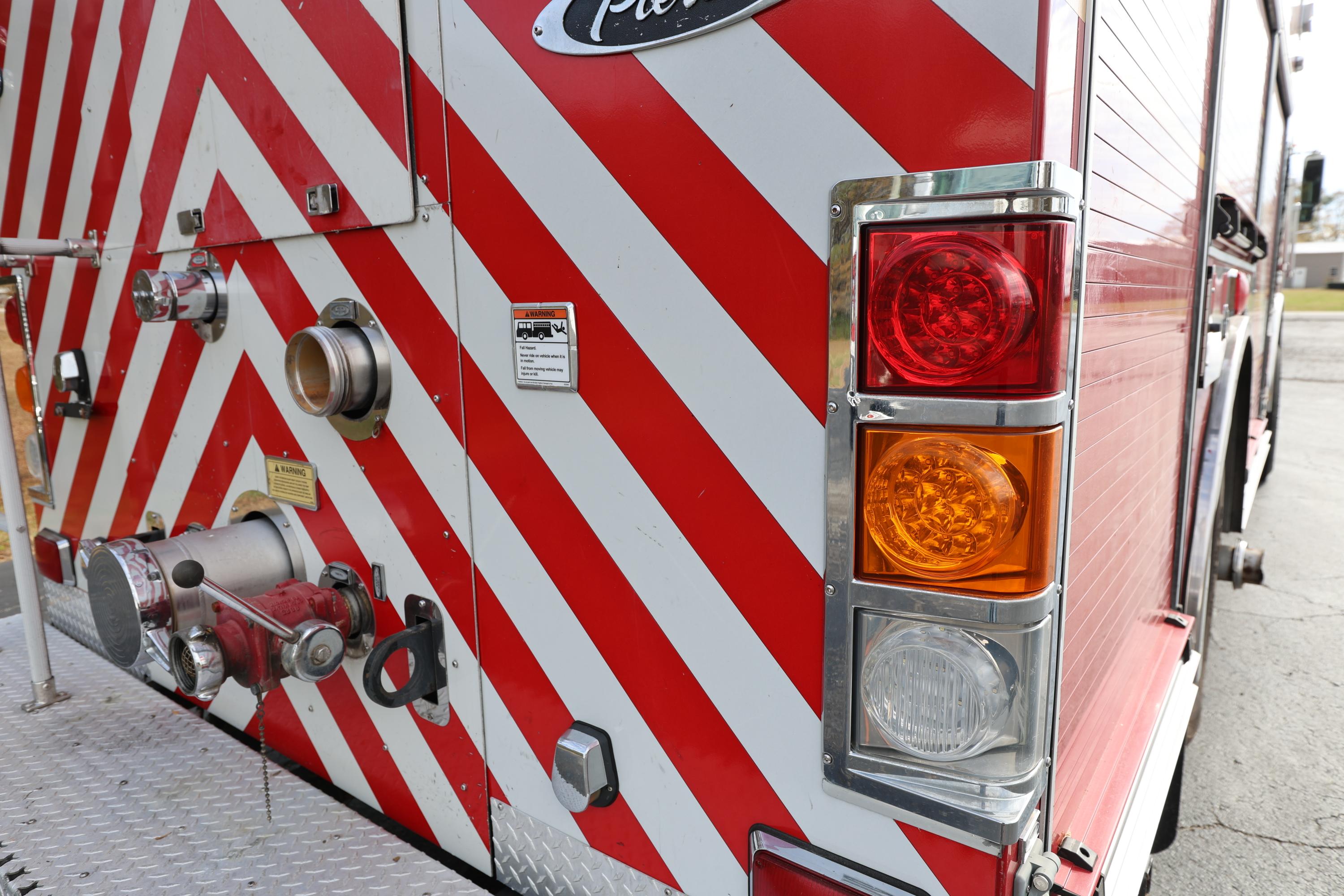 2006 Pierce Enforcer Rescue Pumper - image 8