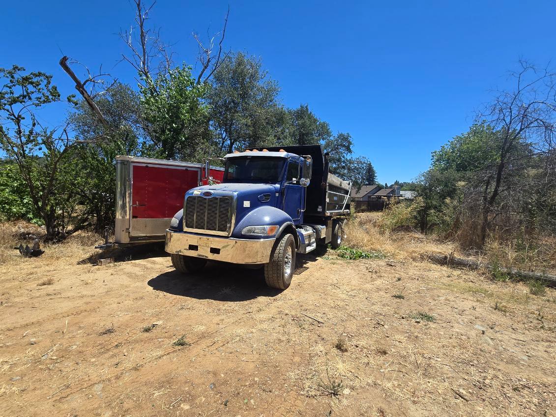 2015 Peterbilt 348 Dump Truck - image 4