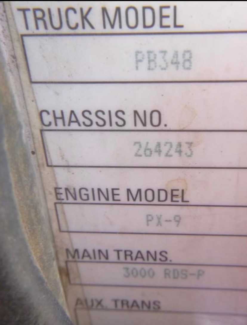 2015 Peterbilt 348 Dump Truck — photo 5