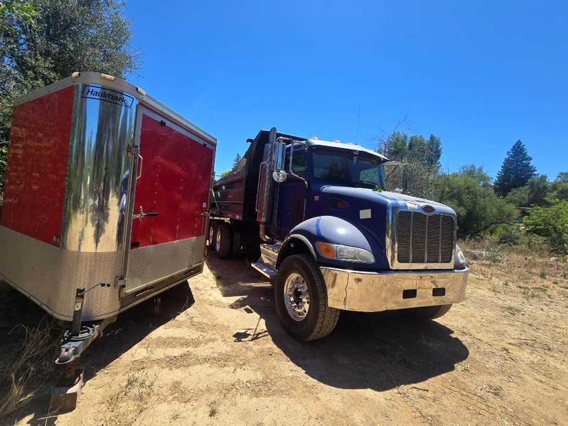 2015 Peterbilt 348 Dump Truck — photo 3