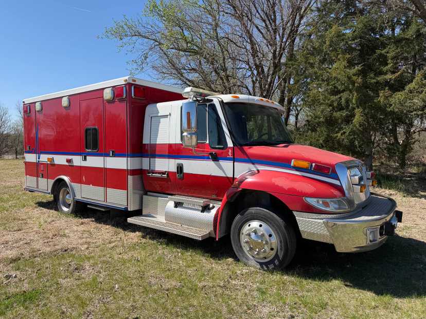 2003 Road Rescue International Type I Ambulance — photo 4