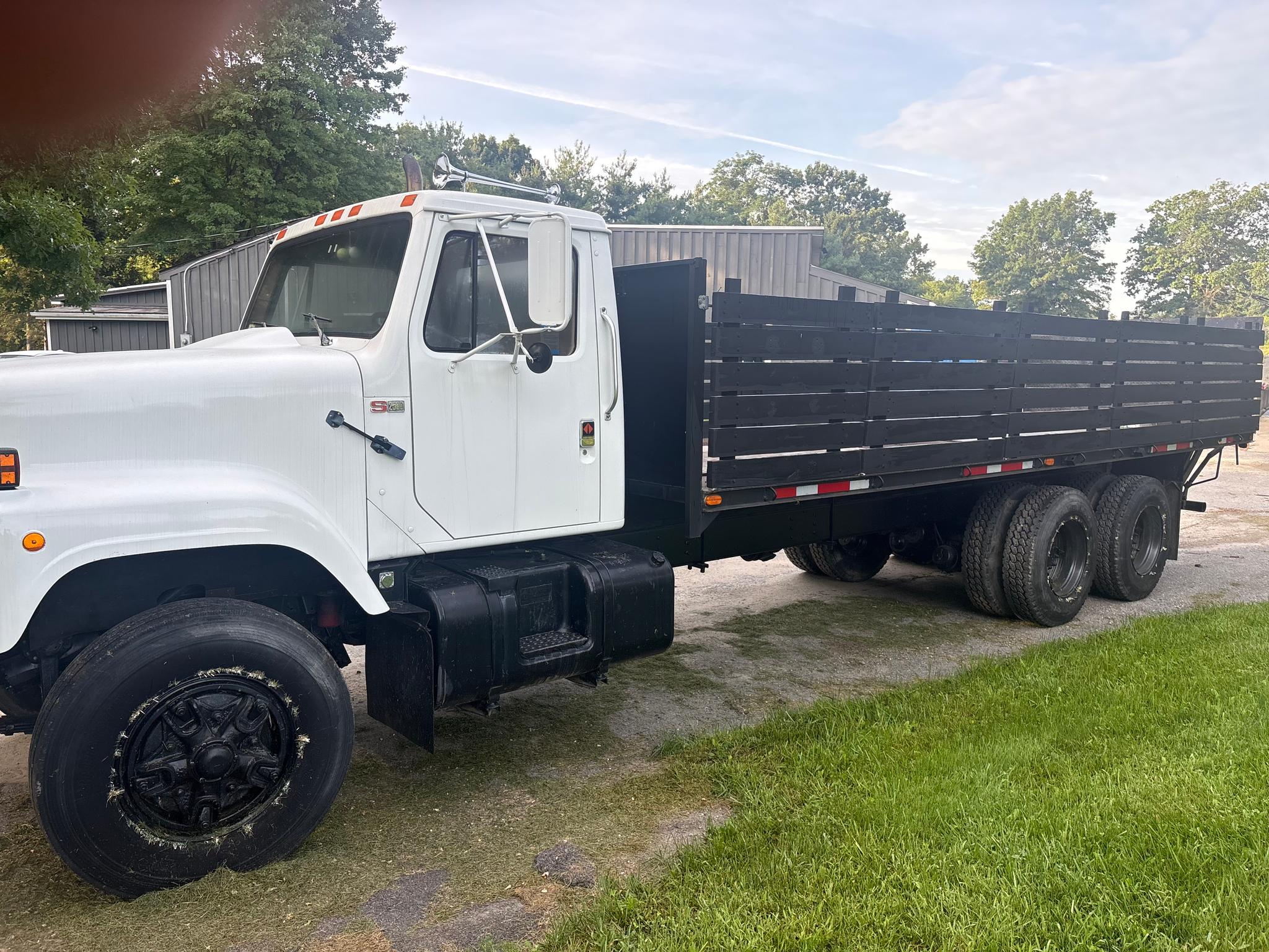 1998 International Flatbed - image 2