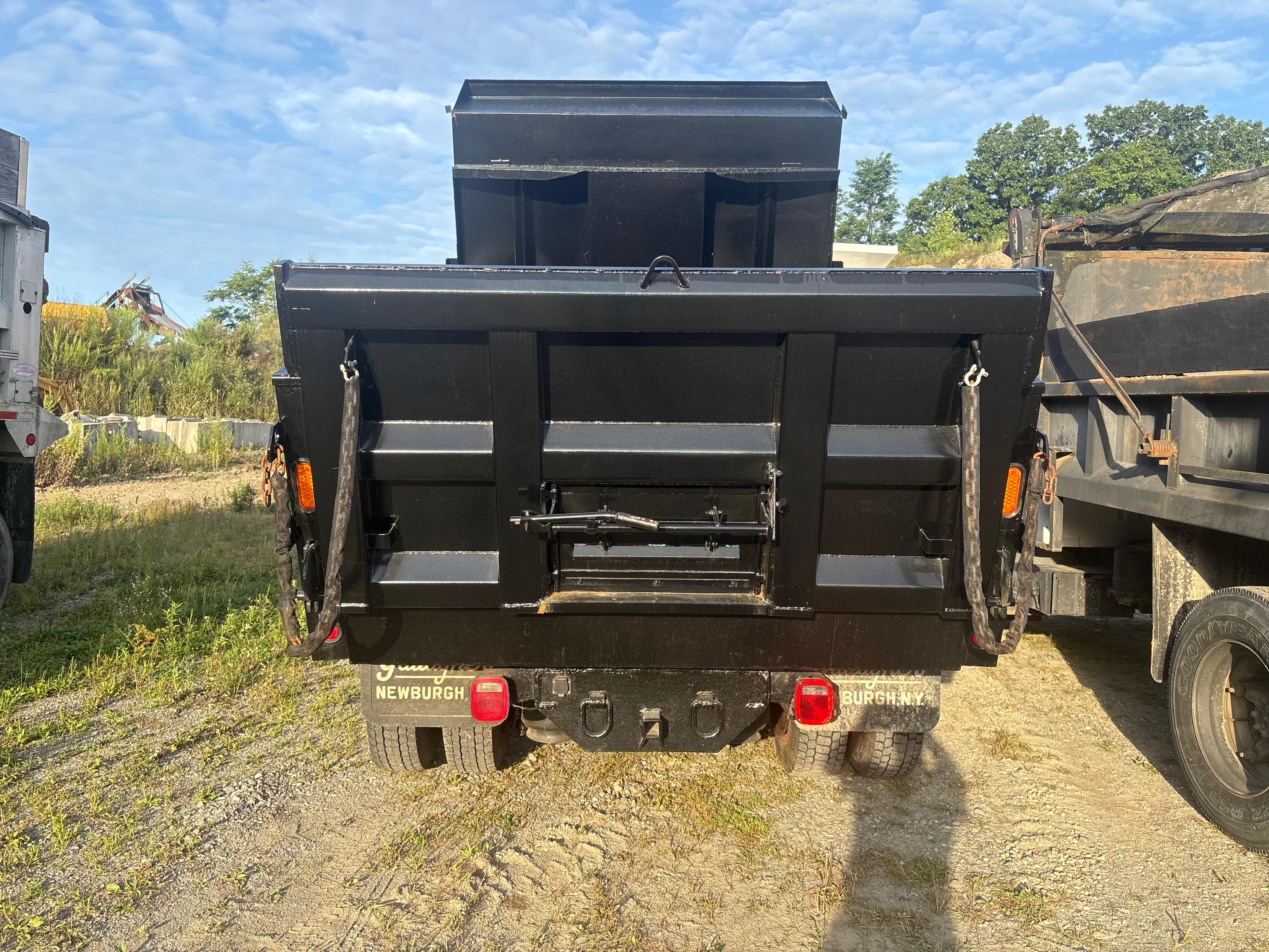 2000 Freightliner FL70 Dump Truck - image 6