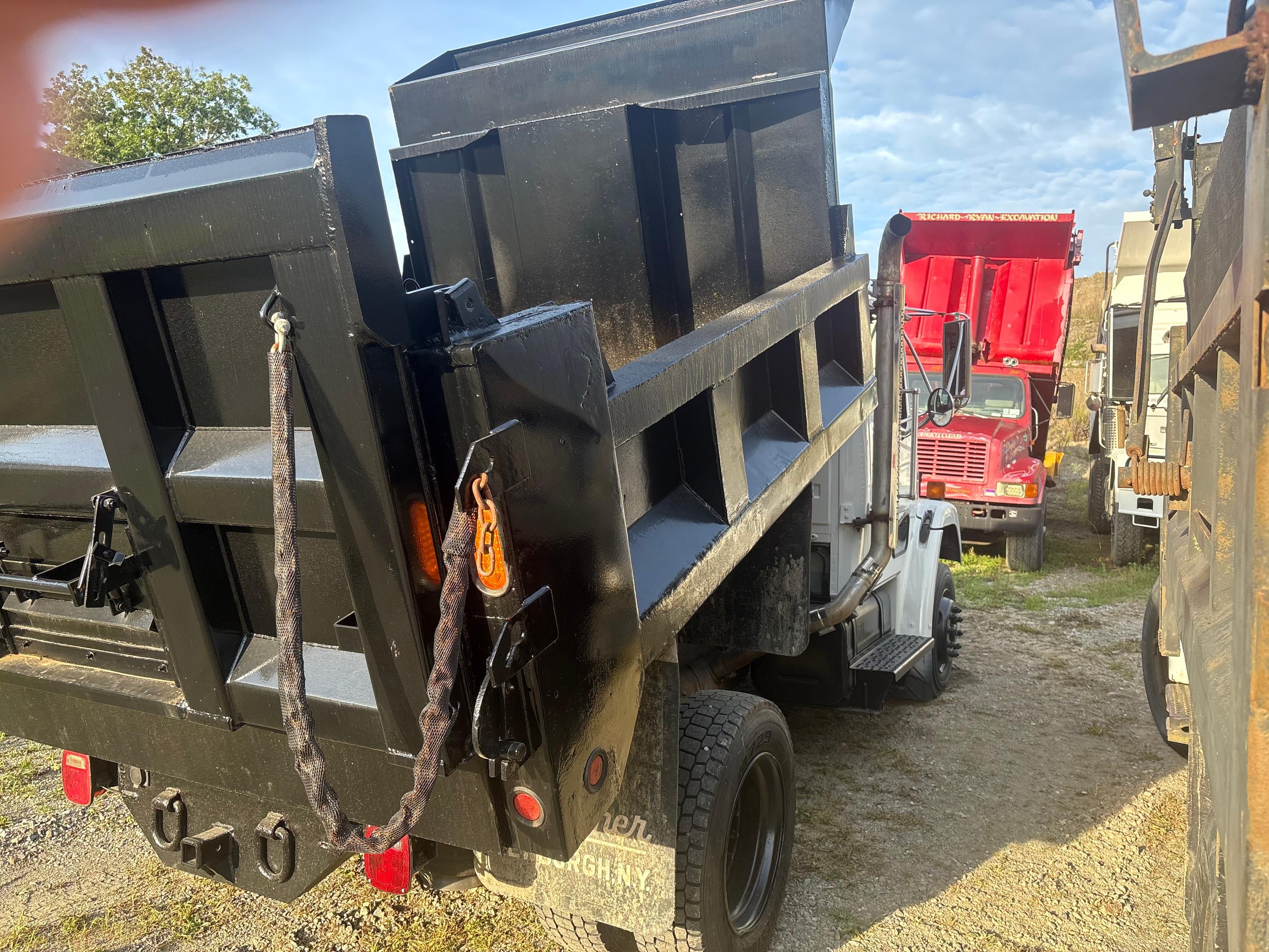 2000 Freightliner FL70 Dump Truck - image 7