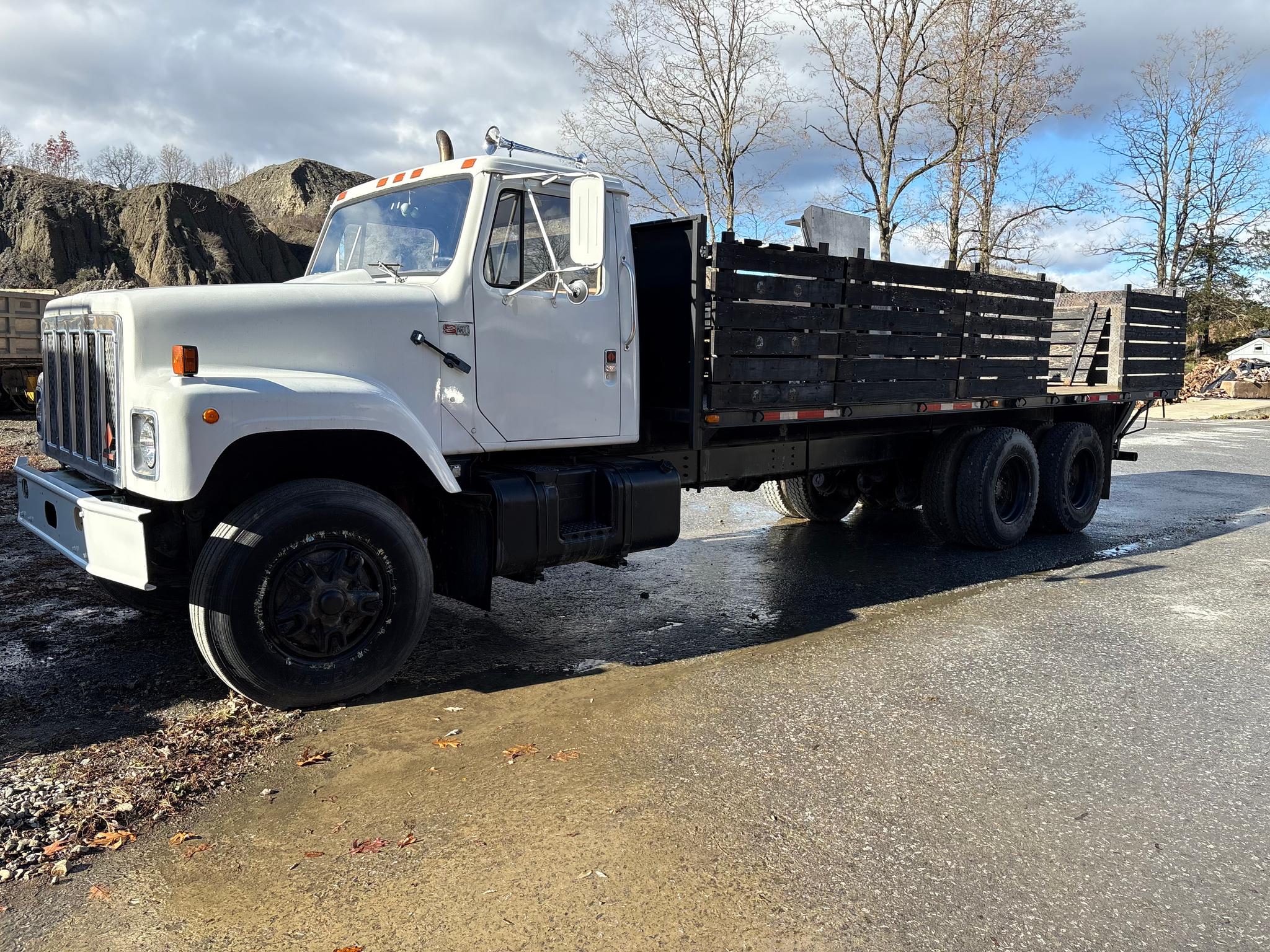 1998 International Flatbed - image 1