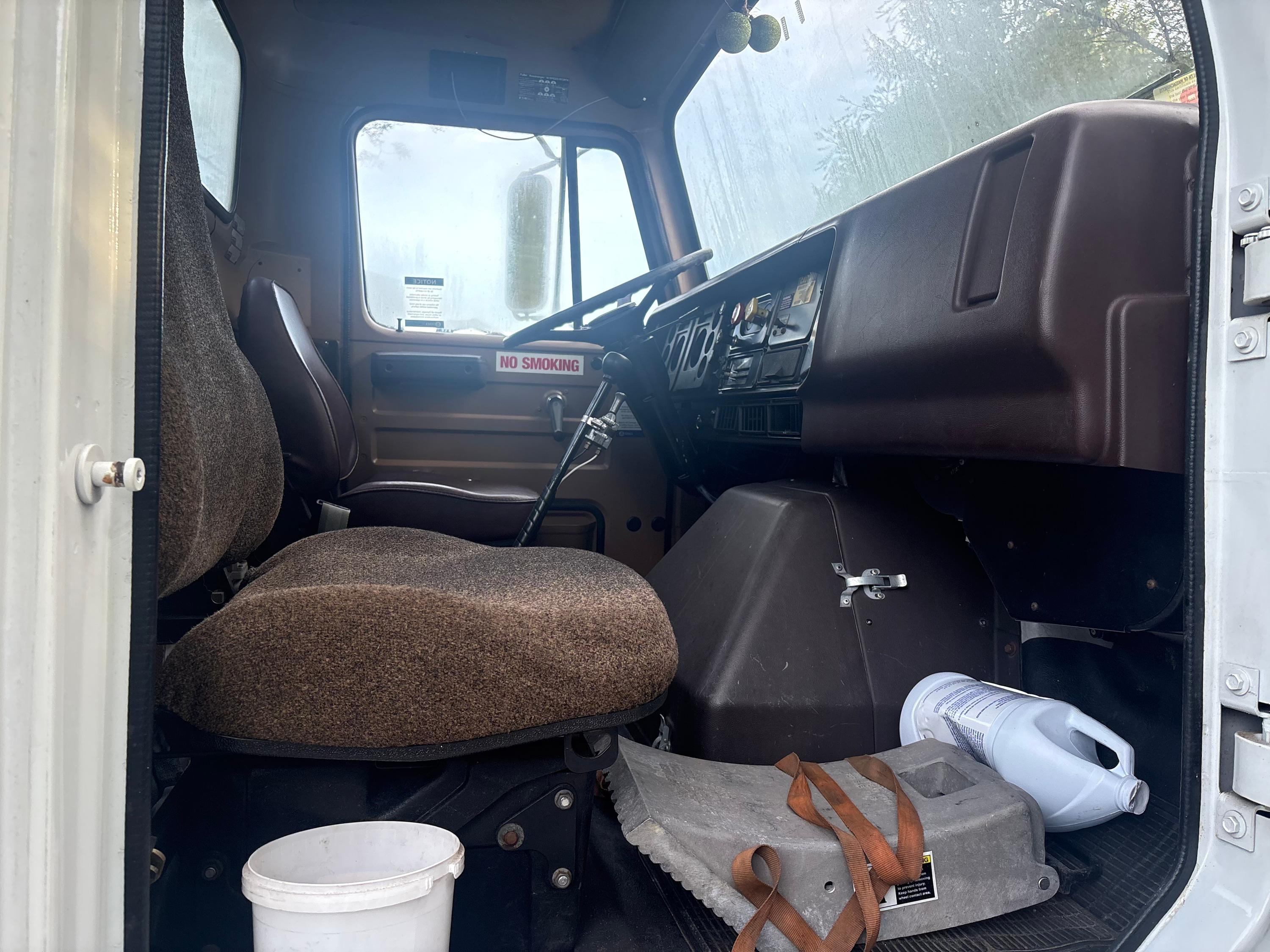1998 International Flatbed - image 11