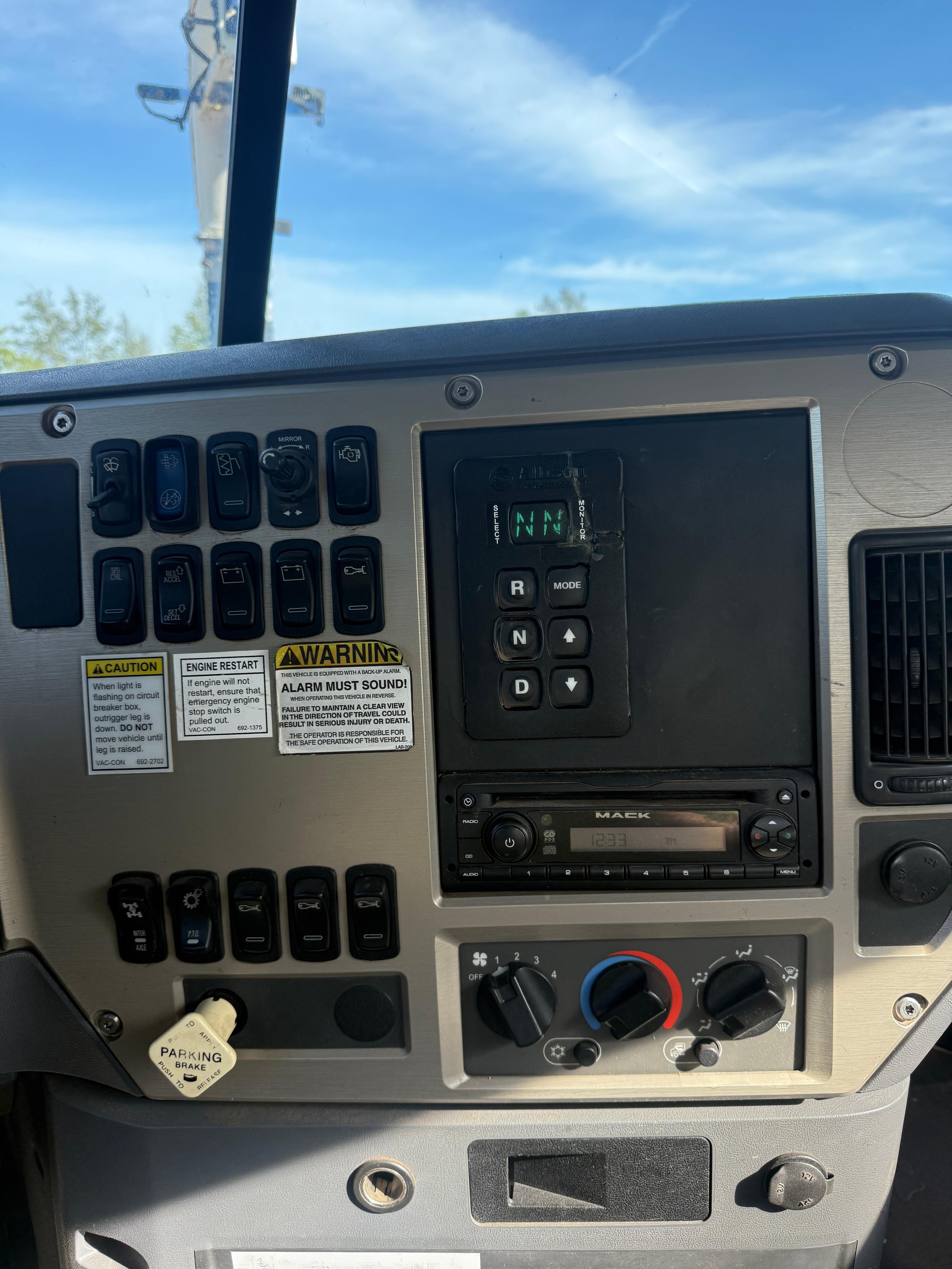2010 Mack Vac-Con Combination - image 6