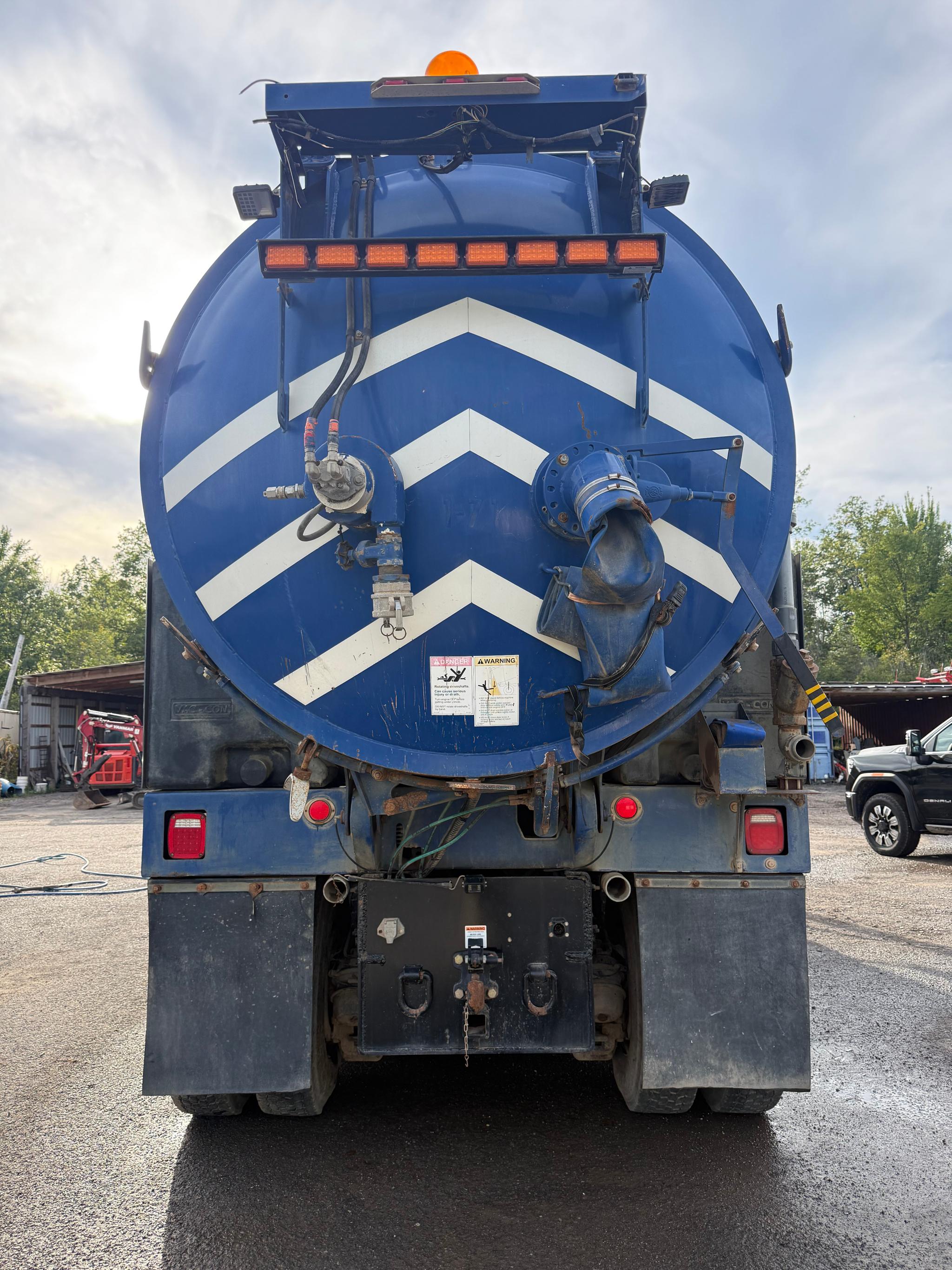 2010 Mack Vac-Con Combination - image 4
