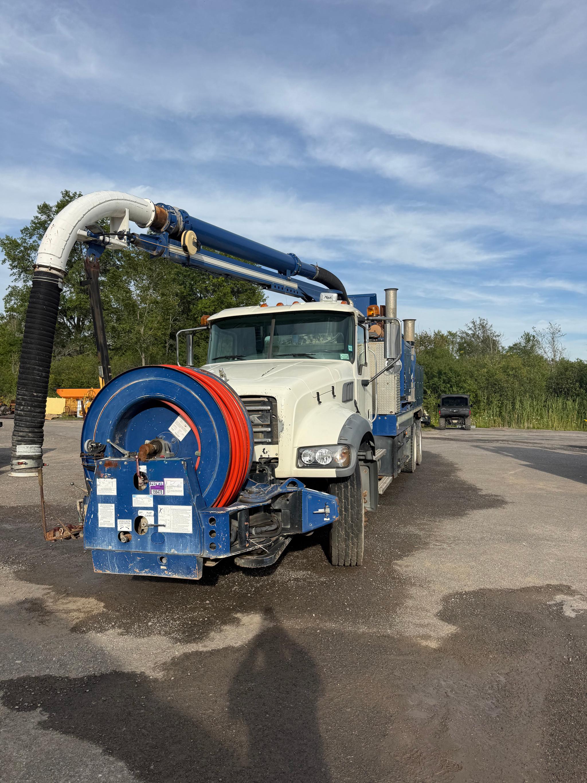2010 Mack Vac-Con Combination - image 3