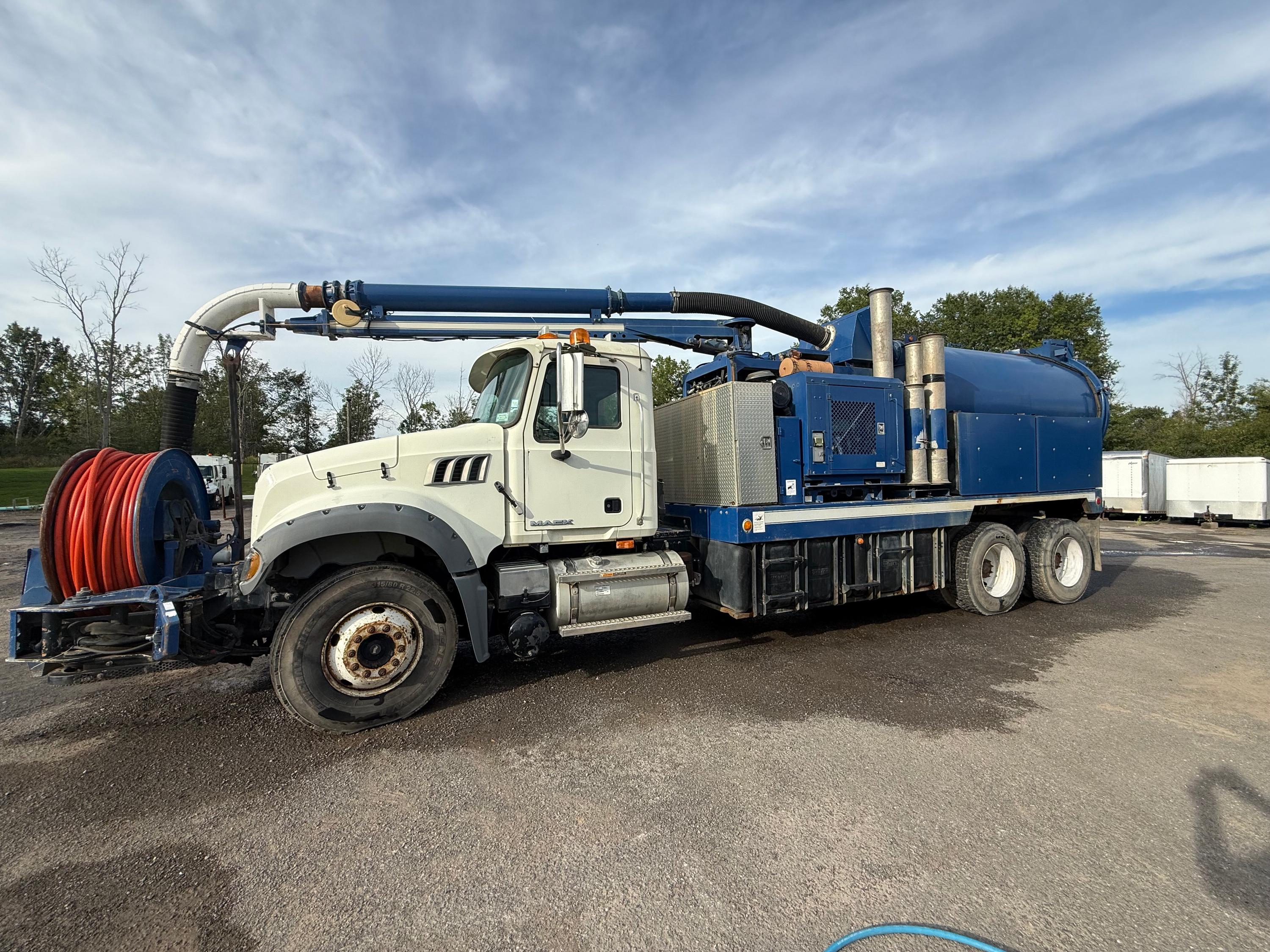 2010 Mack Vac-Con Combination - image 1