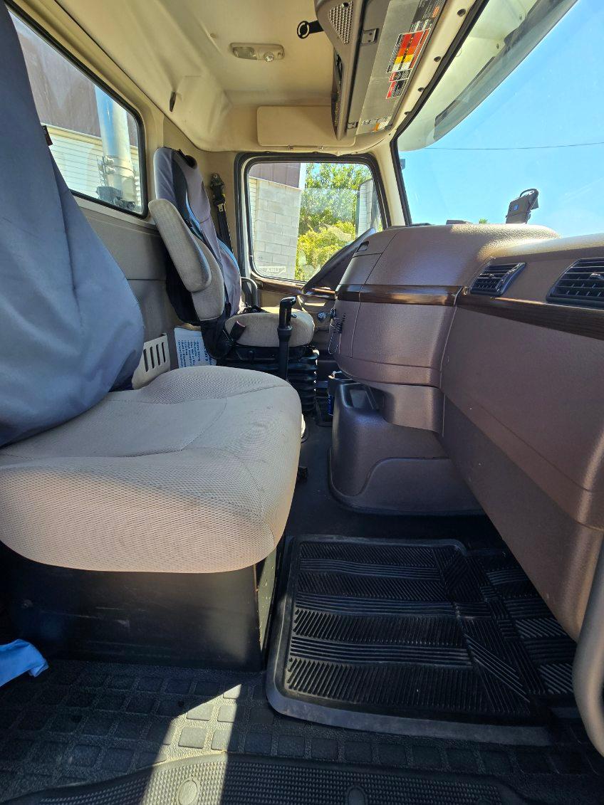 2015 Volvo VHD Septic - image 10