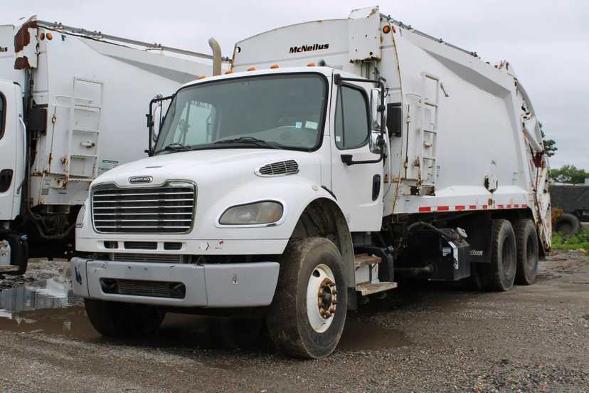 2018 Freightliner McNeilus Rear Loader