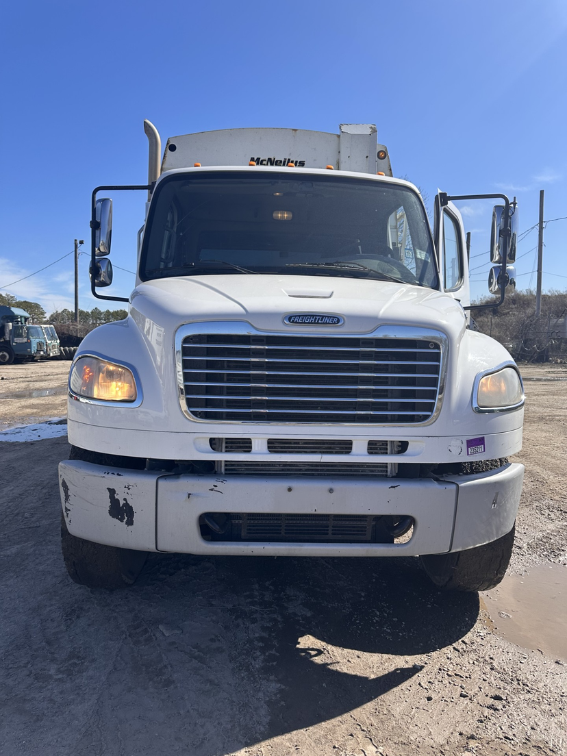 2018 Freightliner McNeilus Rear Loader — photo 3