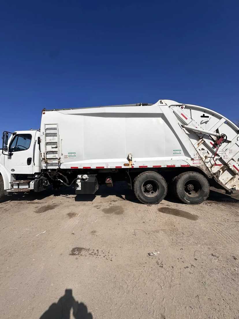 2018 Freightliner McNeilus Rear Loader