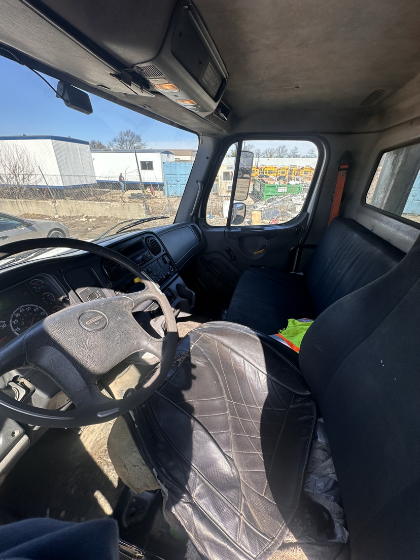 2018 Freightliner McNeilus Rear Loader — photo 4