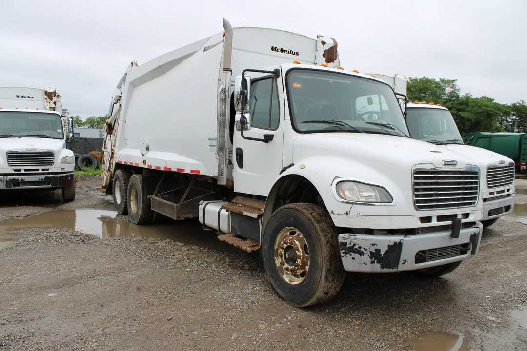 2018 Freightliner McNeilus Rear Loader