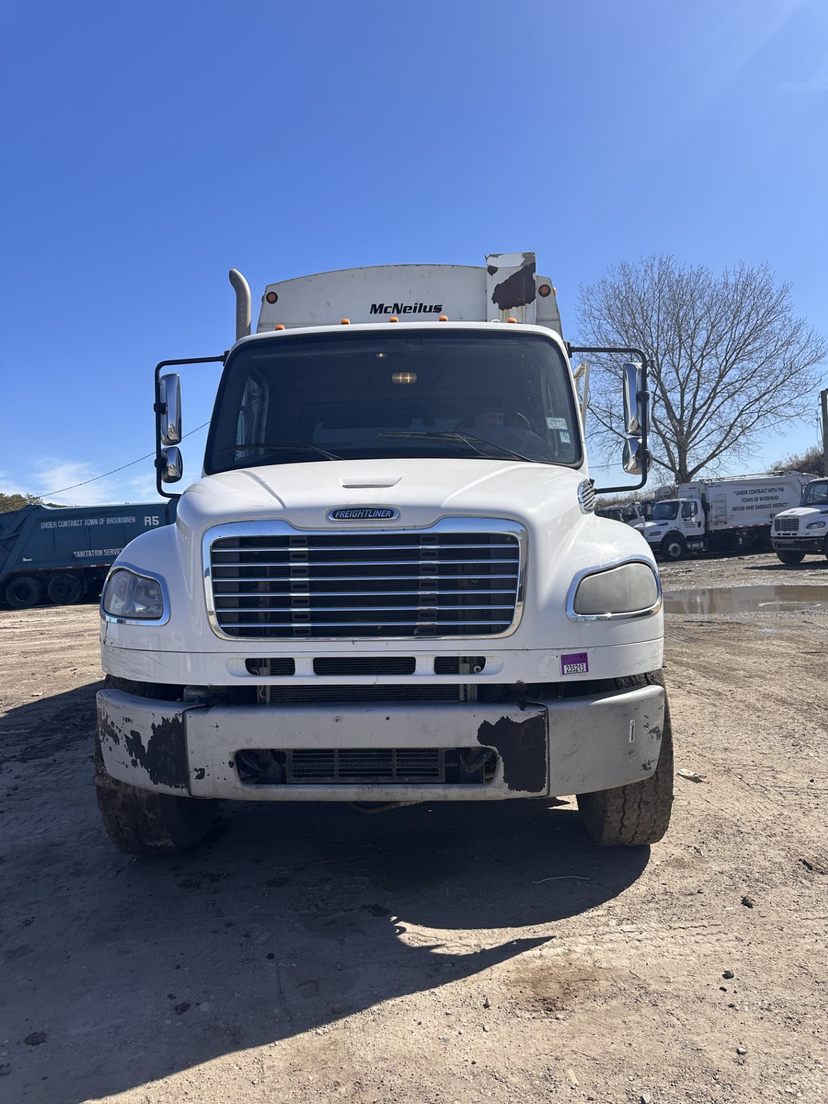 2018 Freightliner McNeilus Rear Loader — photo 3