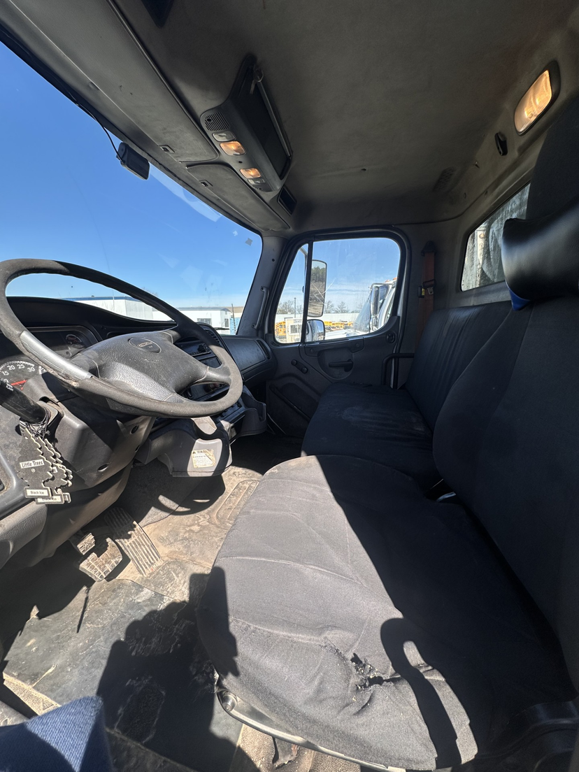2018 Freightliner McNeilus Rear Loader — photo 6