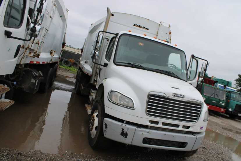 2018 Freightliner McNeilus Rear Loader — photo 3
