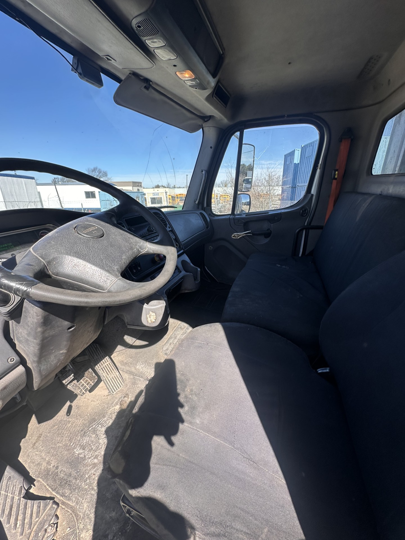 2018 Freightliner McNeilus Rear Loader — photo 5