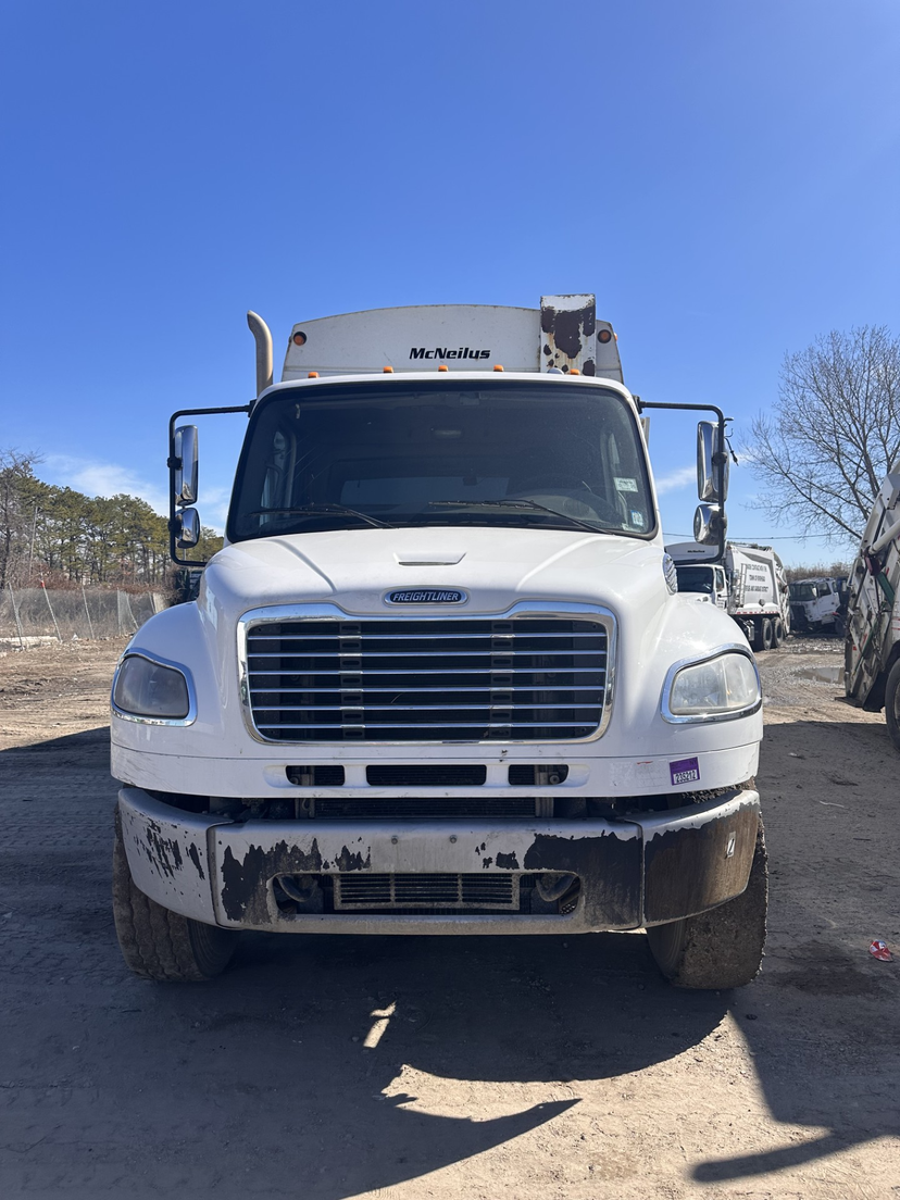 2018 Freightliner McNeilus Rear Loader — photo 2