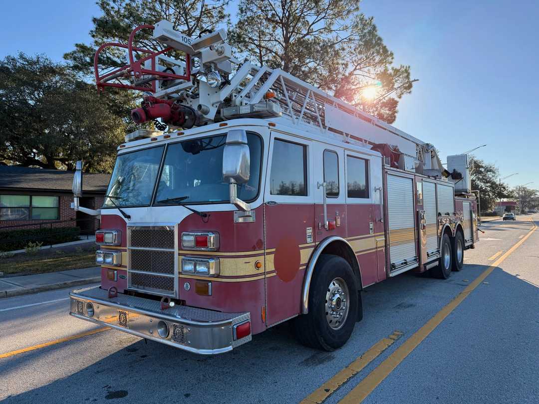2006 Pierce 105' Aerial