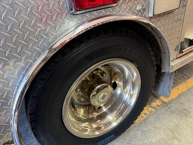 2002 Ford F-550 4x4 Light Rescue - image 23