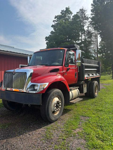 2003 International 7400 Dump Truck - image 1