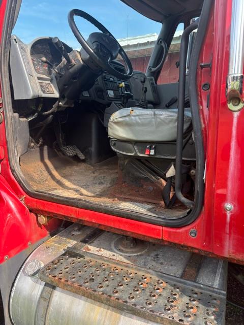2003 International 7400 Dump Truck - image 6