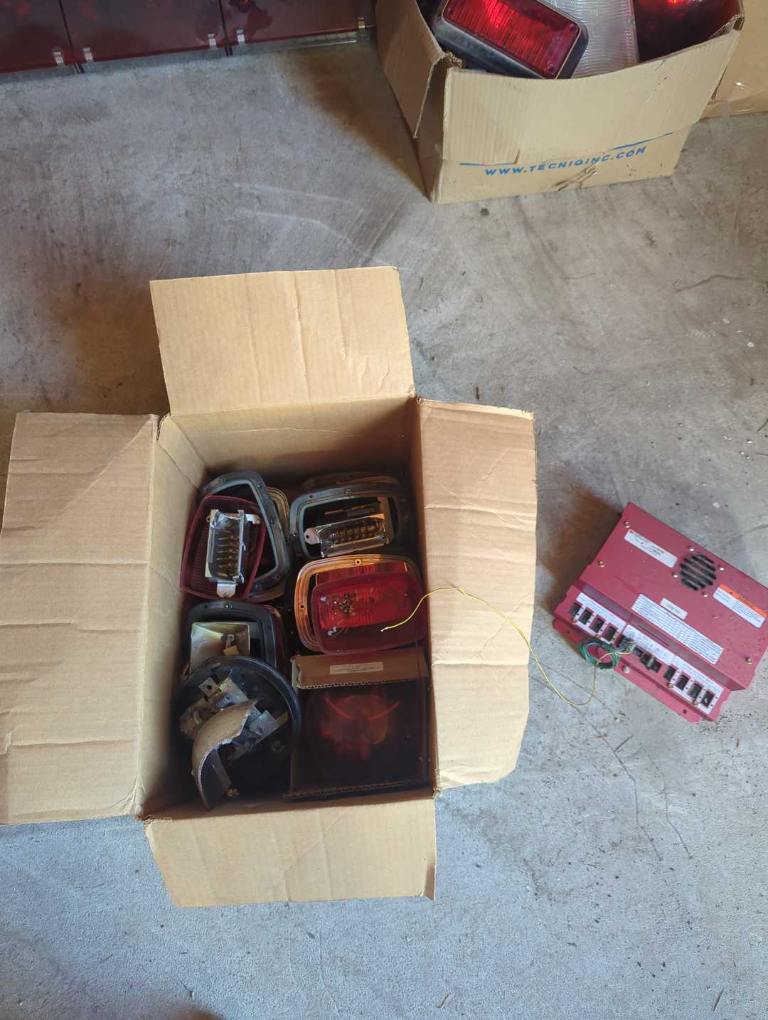 Assorted lights and strobe pack