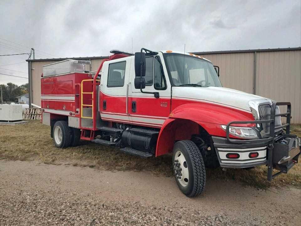 2007 International 4200 4x4 - image 2