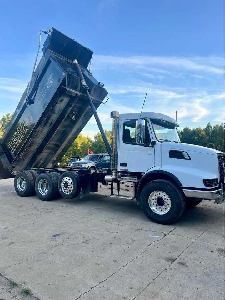 2024 Volvo 600 Dump Truck