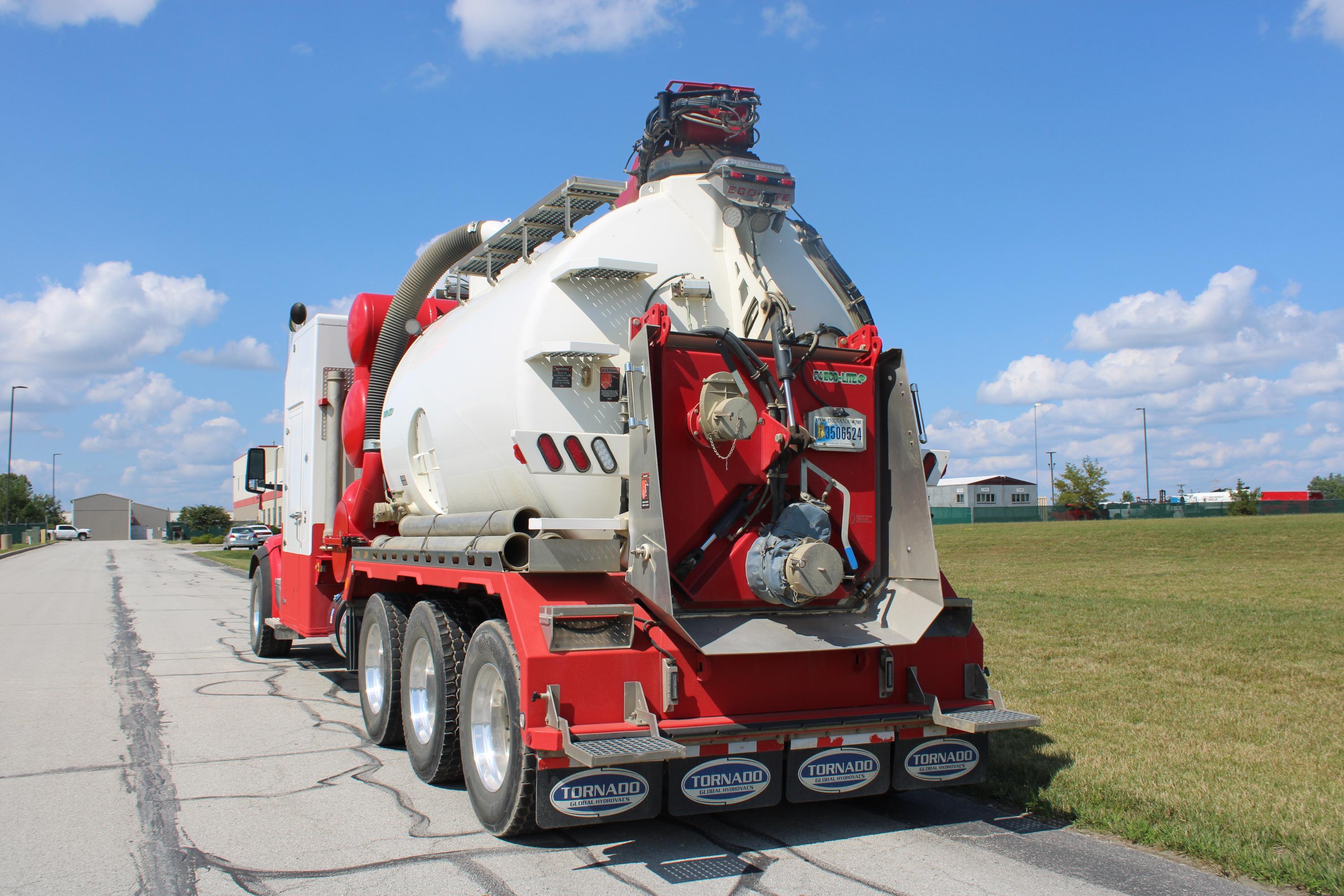 2024 Peterbilt Tornado Hydrovac - image 9
