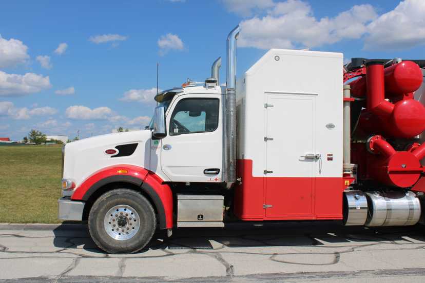 2024 Peterbilt Tornado Hydrovac — photo 5