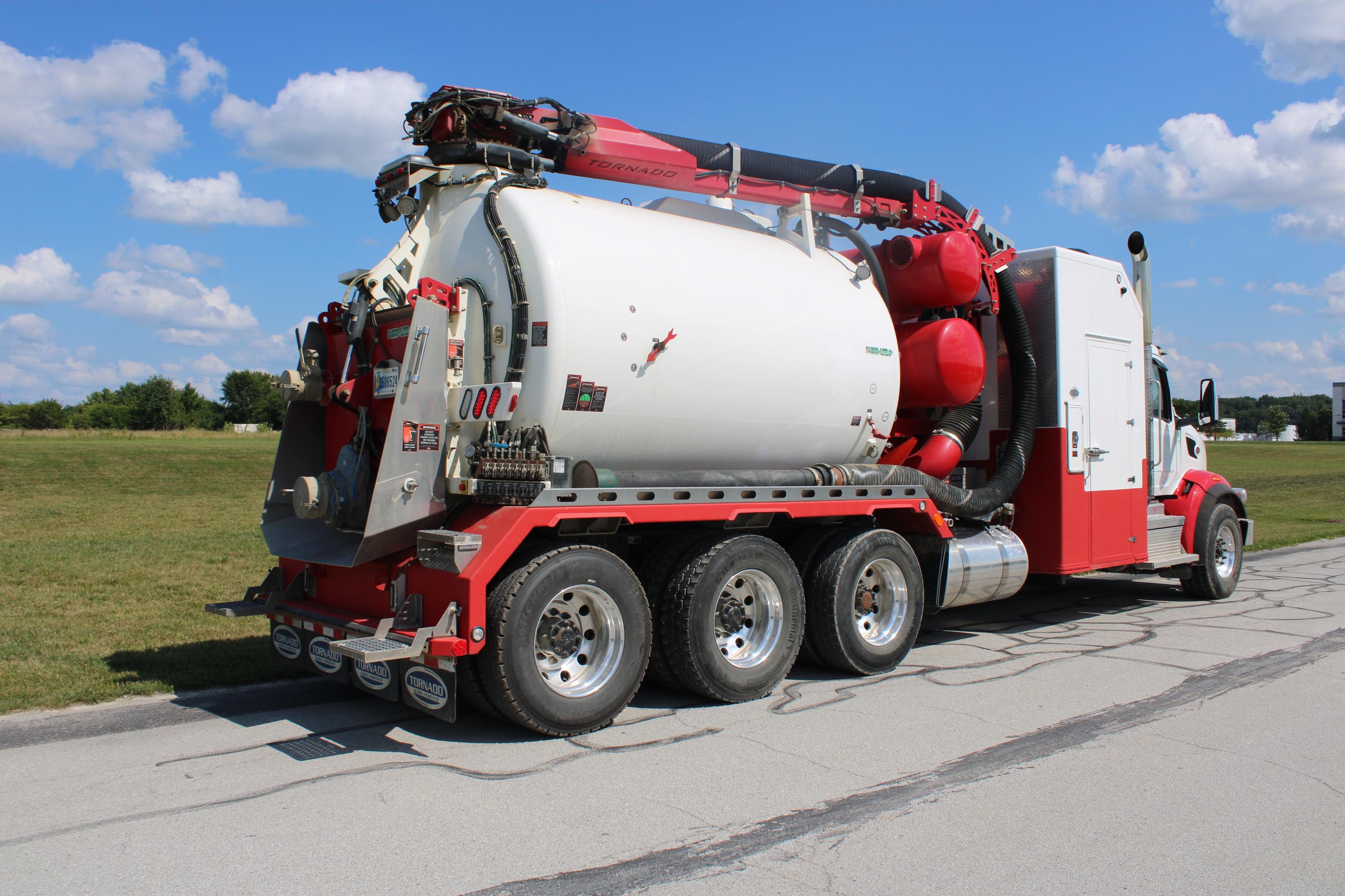 2024 Peterbilt Tornado Hydrovac - image 10