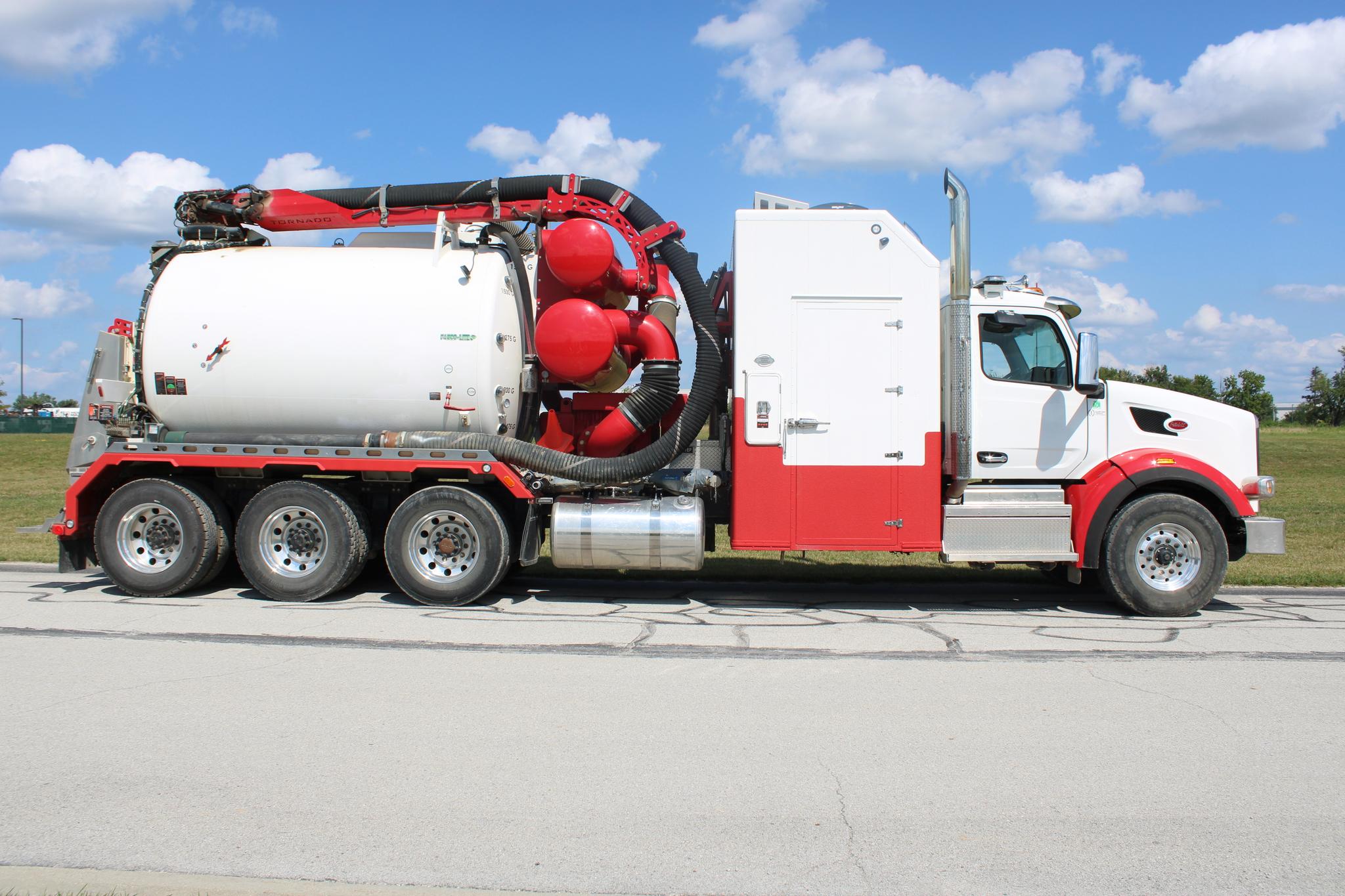 2024 Peterbilt Tornado Hydrovac - image 3